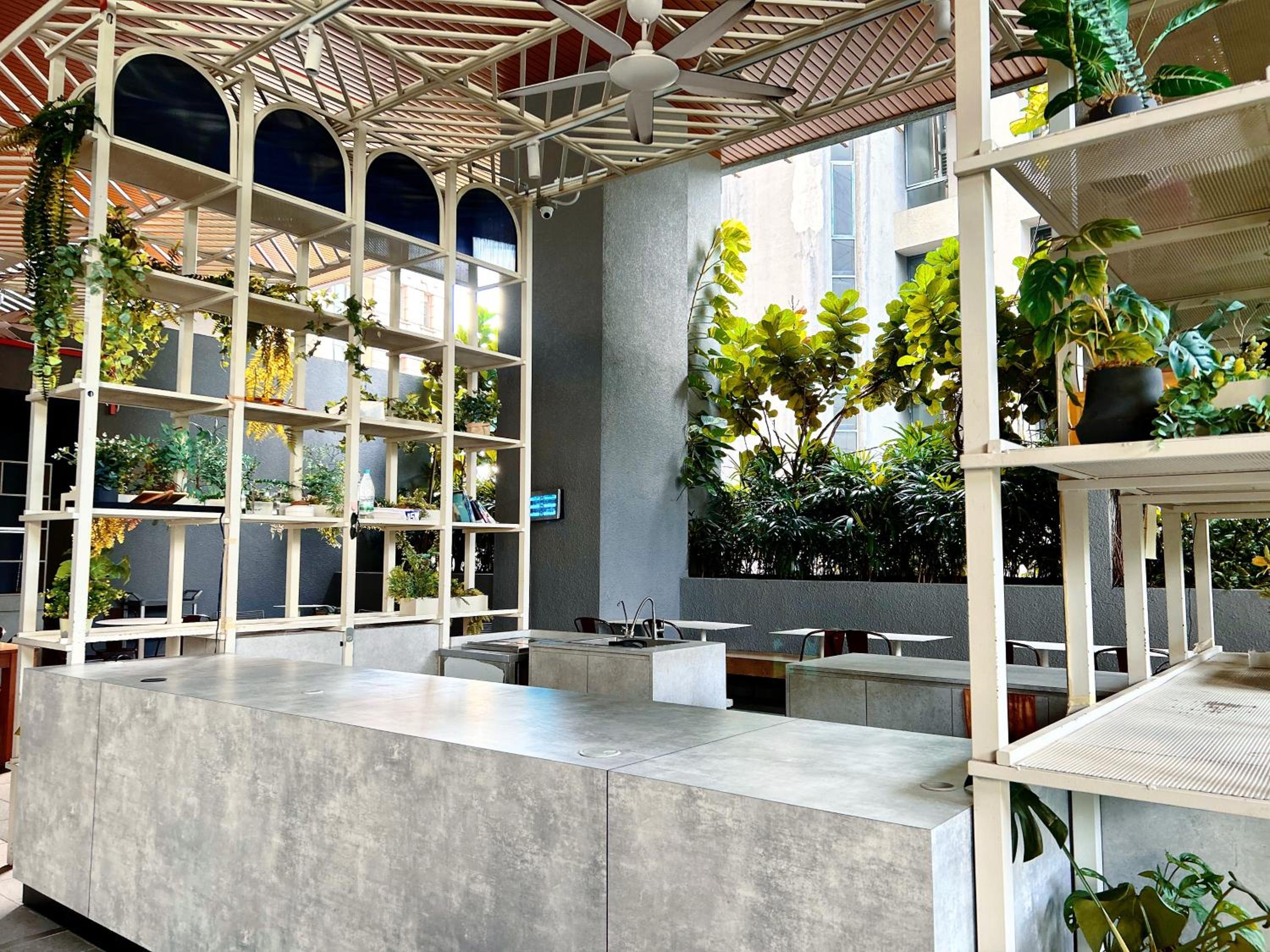 Ceylonz Suites by Manhattan Group