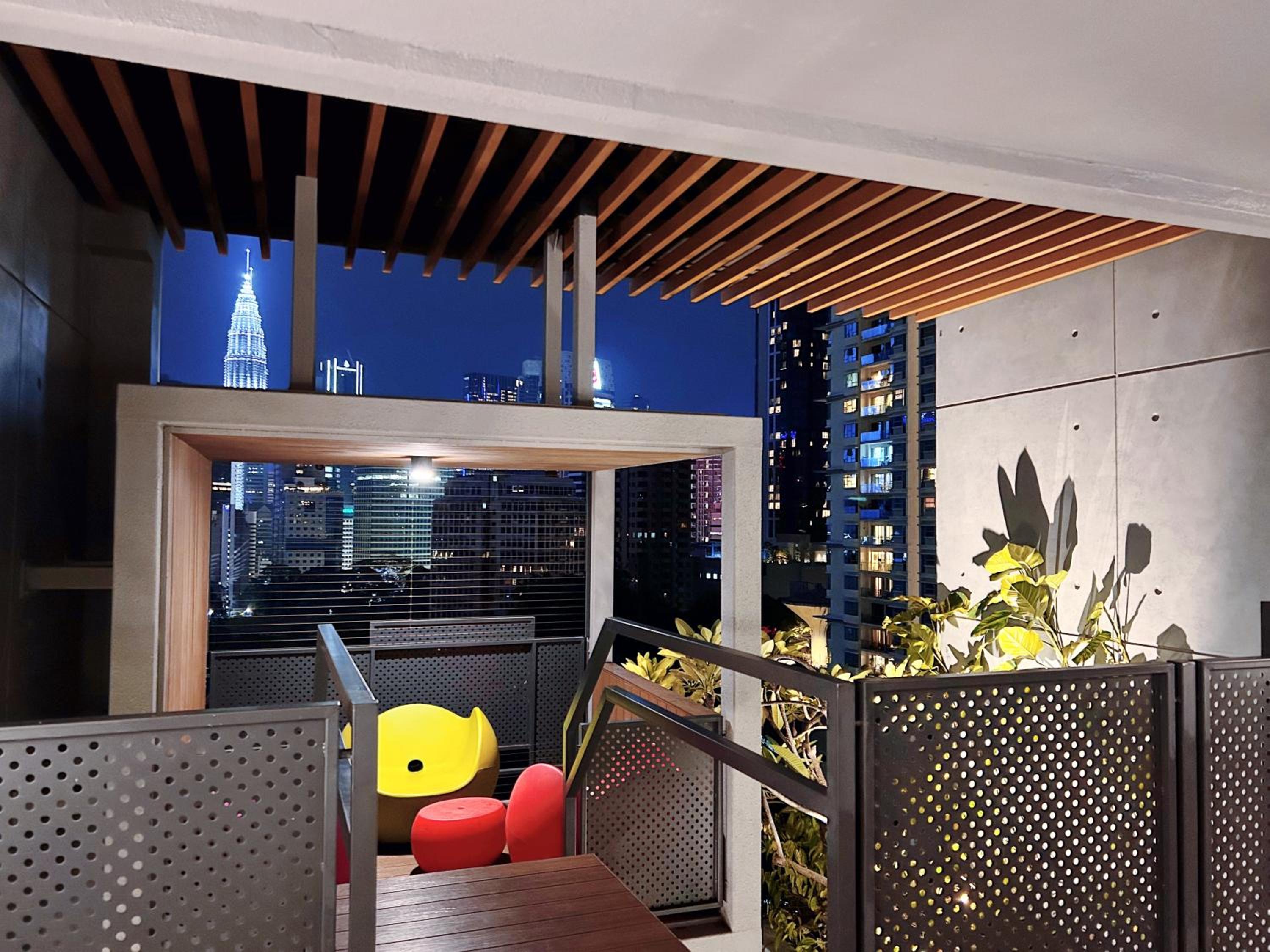 Ceylonz Suites by Manhattan Group