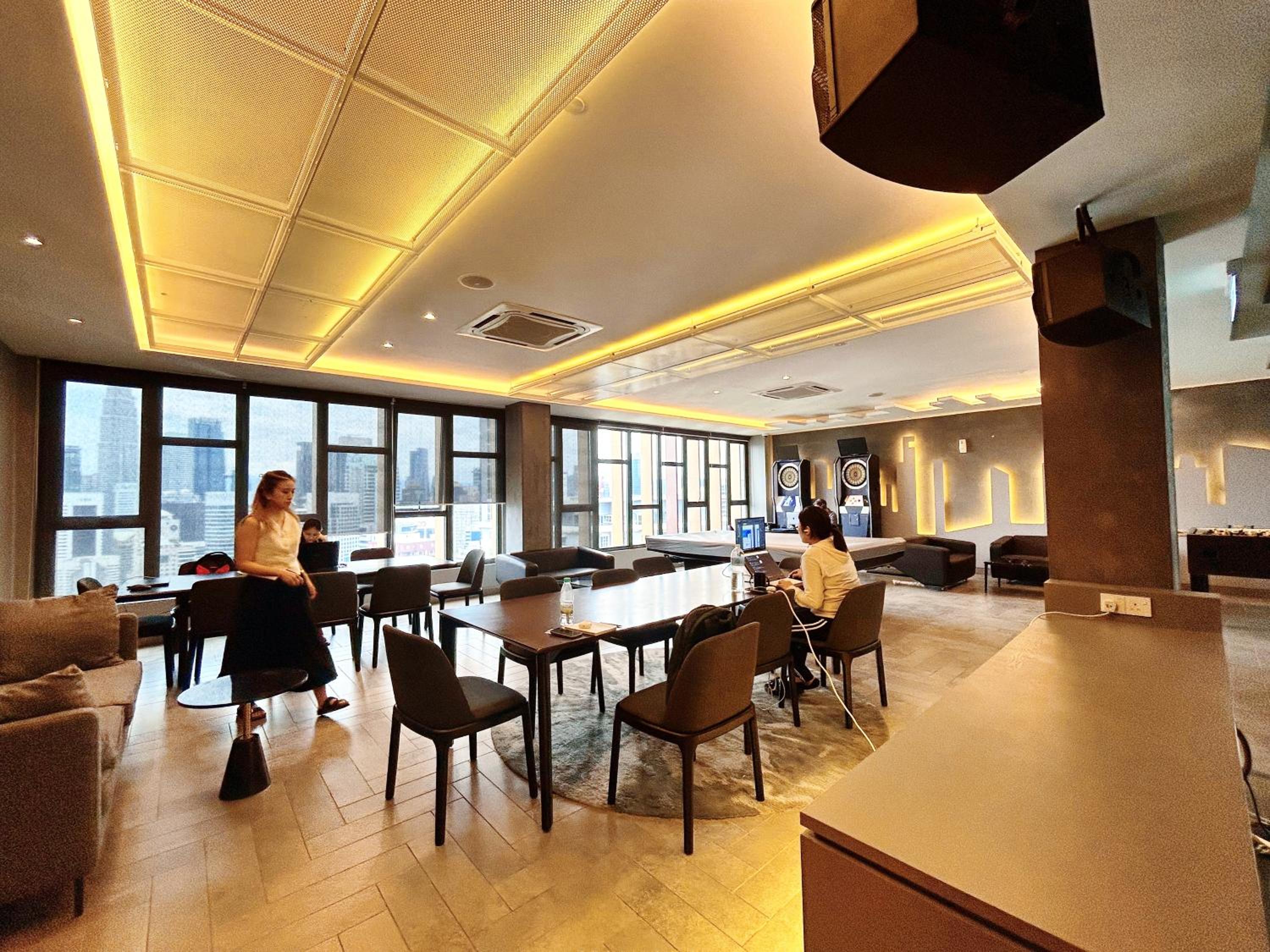 Ceylonz Suites by Manhattan Group