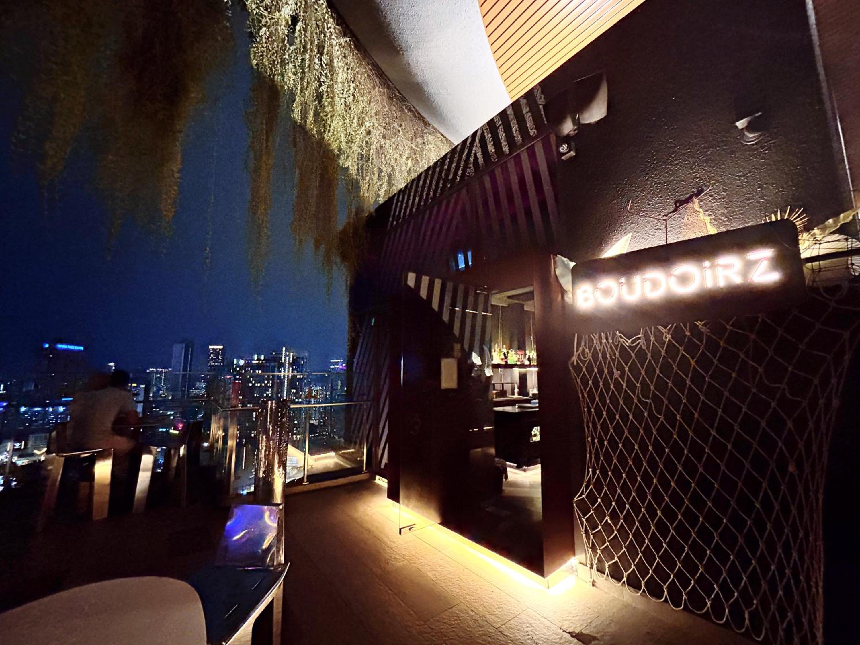 Ceylonz Suites by Manhattan Group