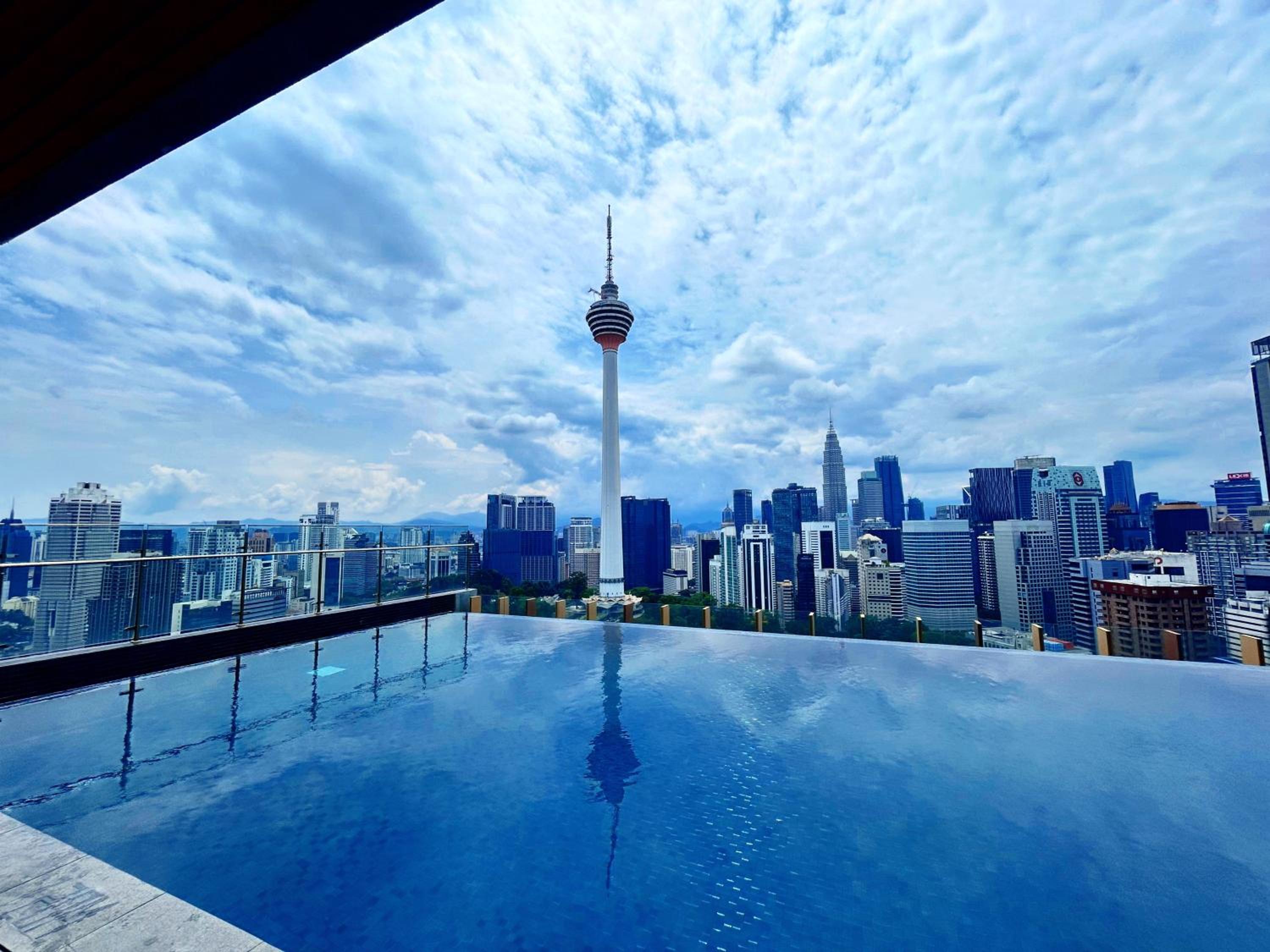 Ceylonz Suites by Manhattan Group