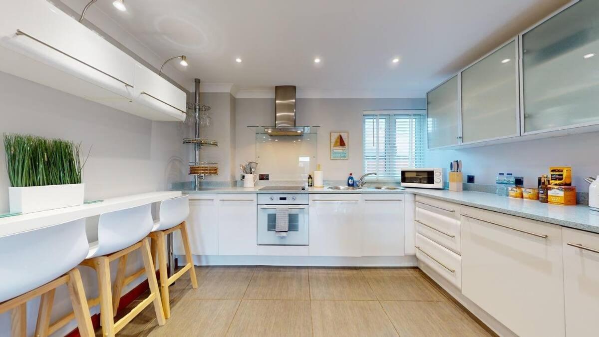 Swansea Marina View Apartment