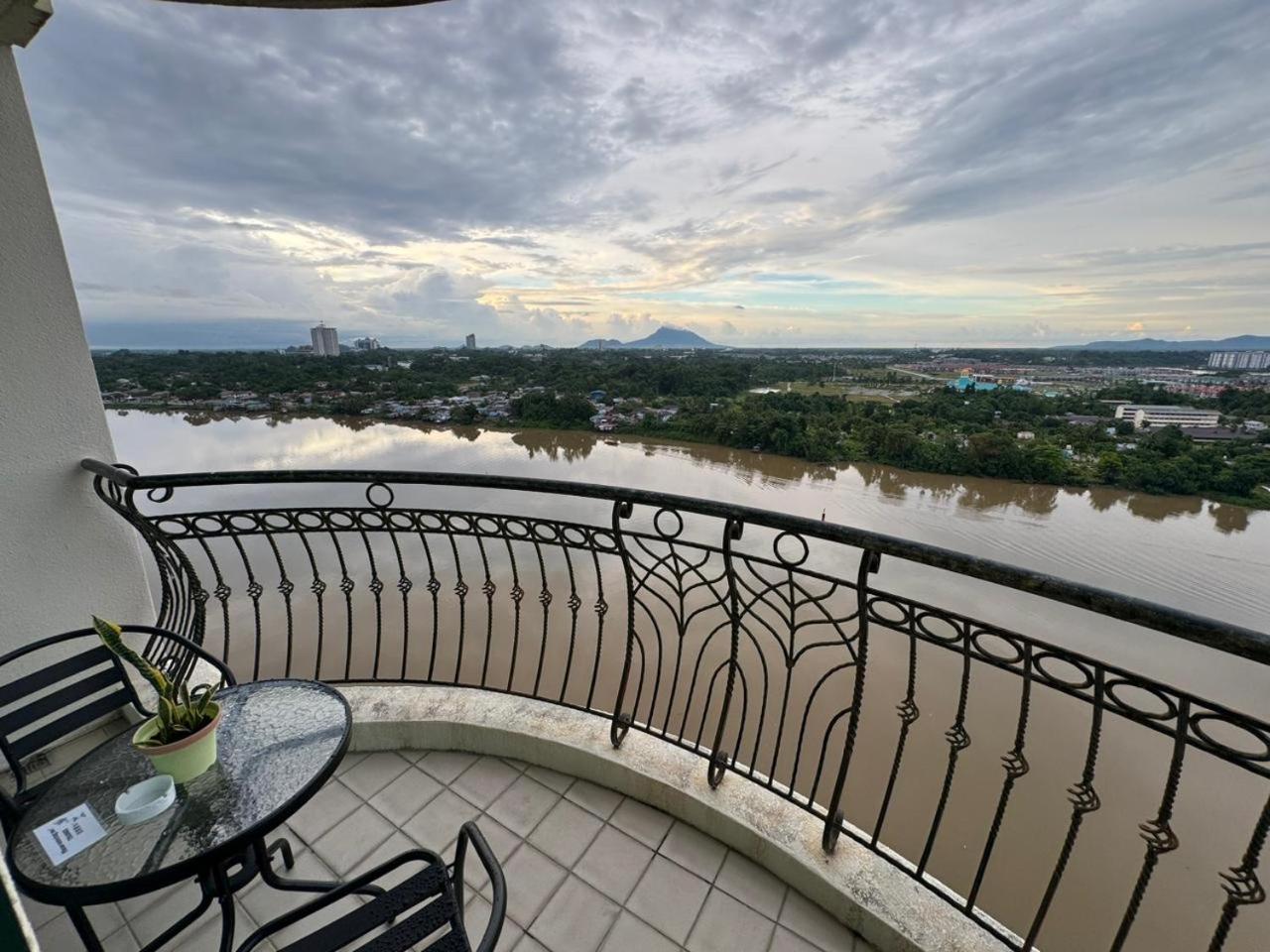 Riverview Vintage Home 8pax Kuching photo 1