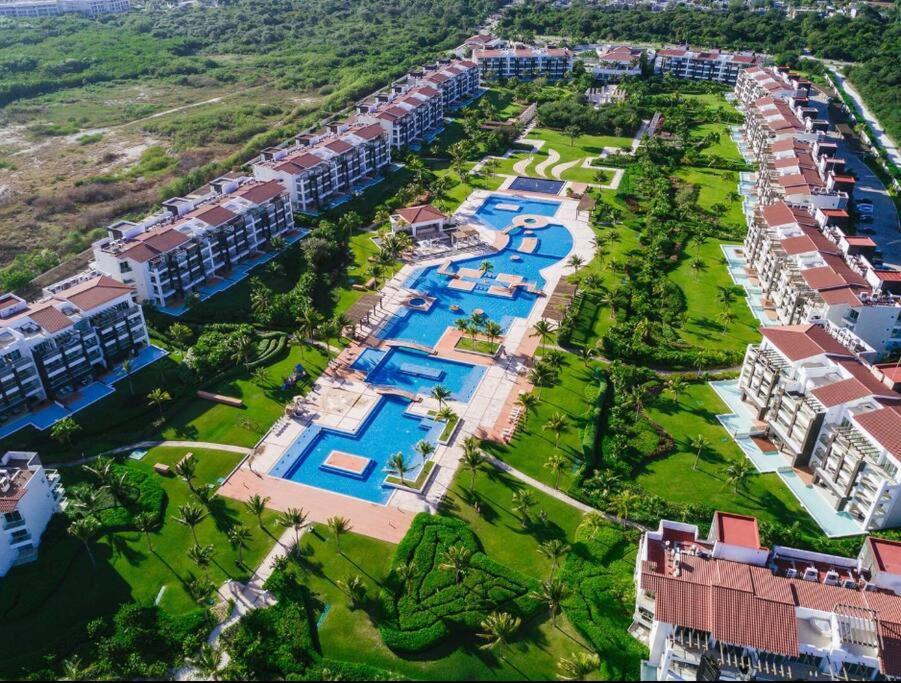 Luxury 2bd Retreat Mareazul Resort Beach access view 4