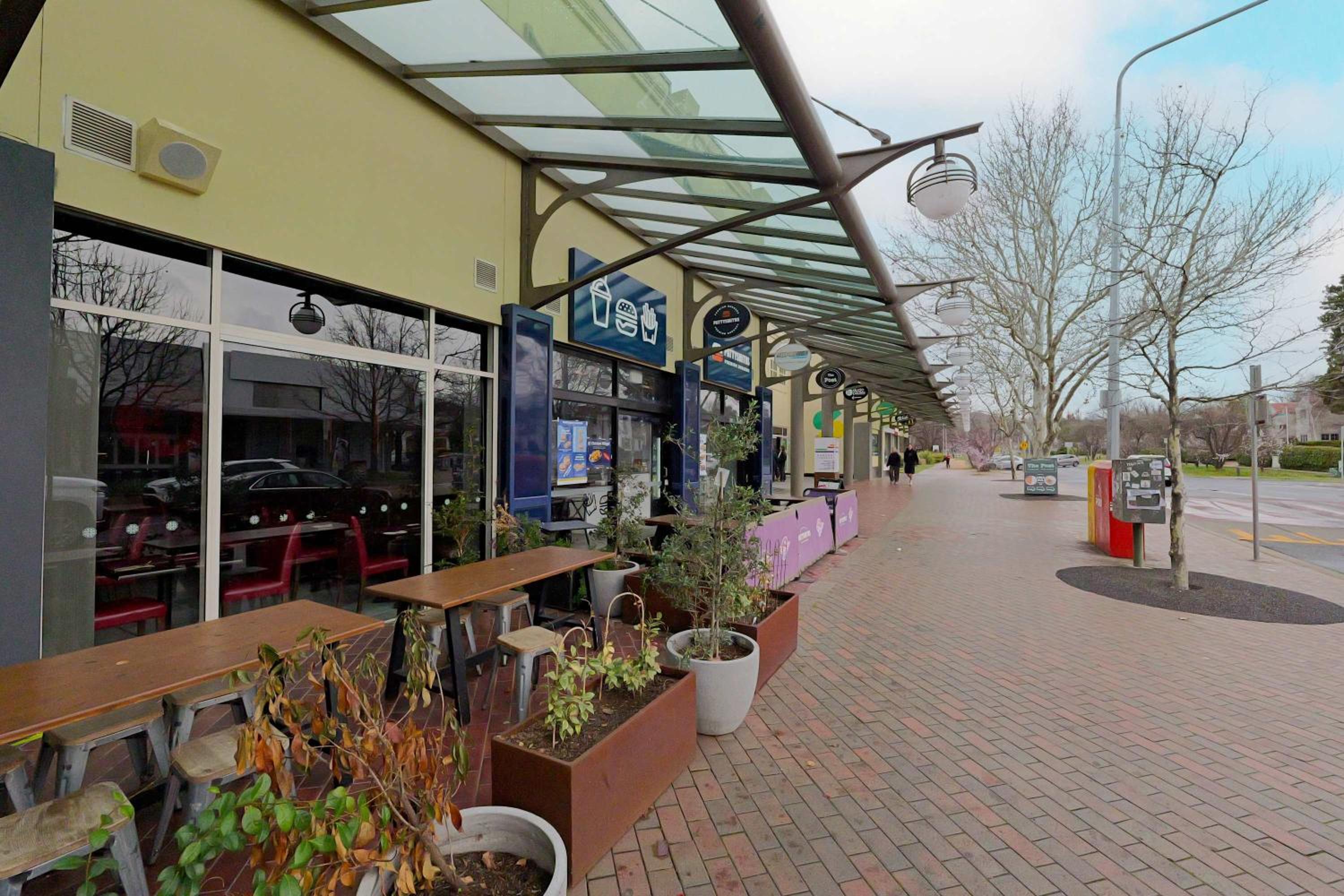 Manuka Village - Sleeps 8 - Free parking x 4