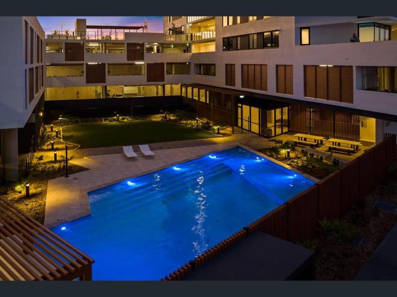 Breakfast & Dinner Included - Top-Floor Apartment Maroochydore CBD