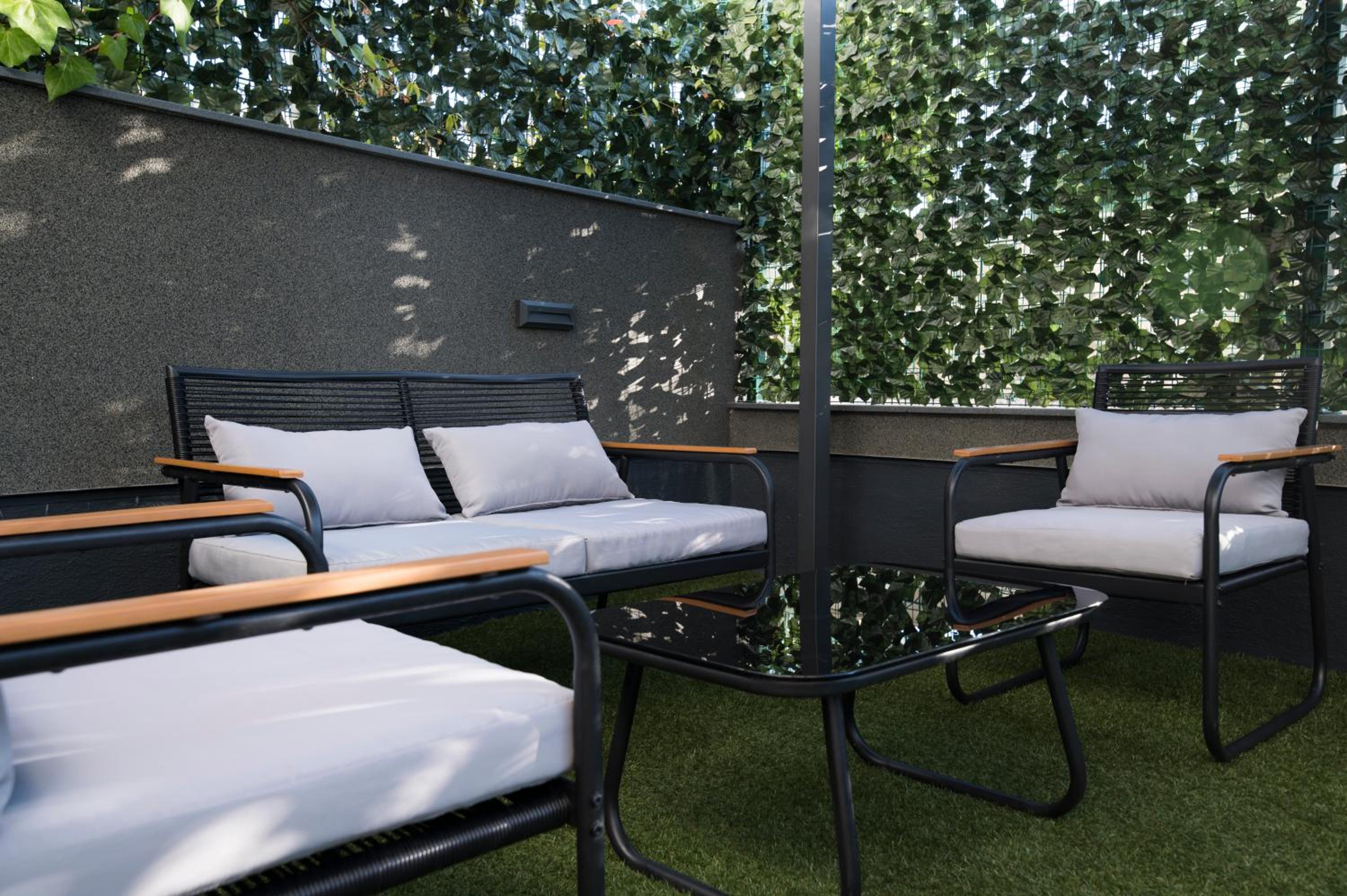 Lux Apartment Anya - private garden & garage space view 3