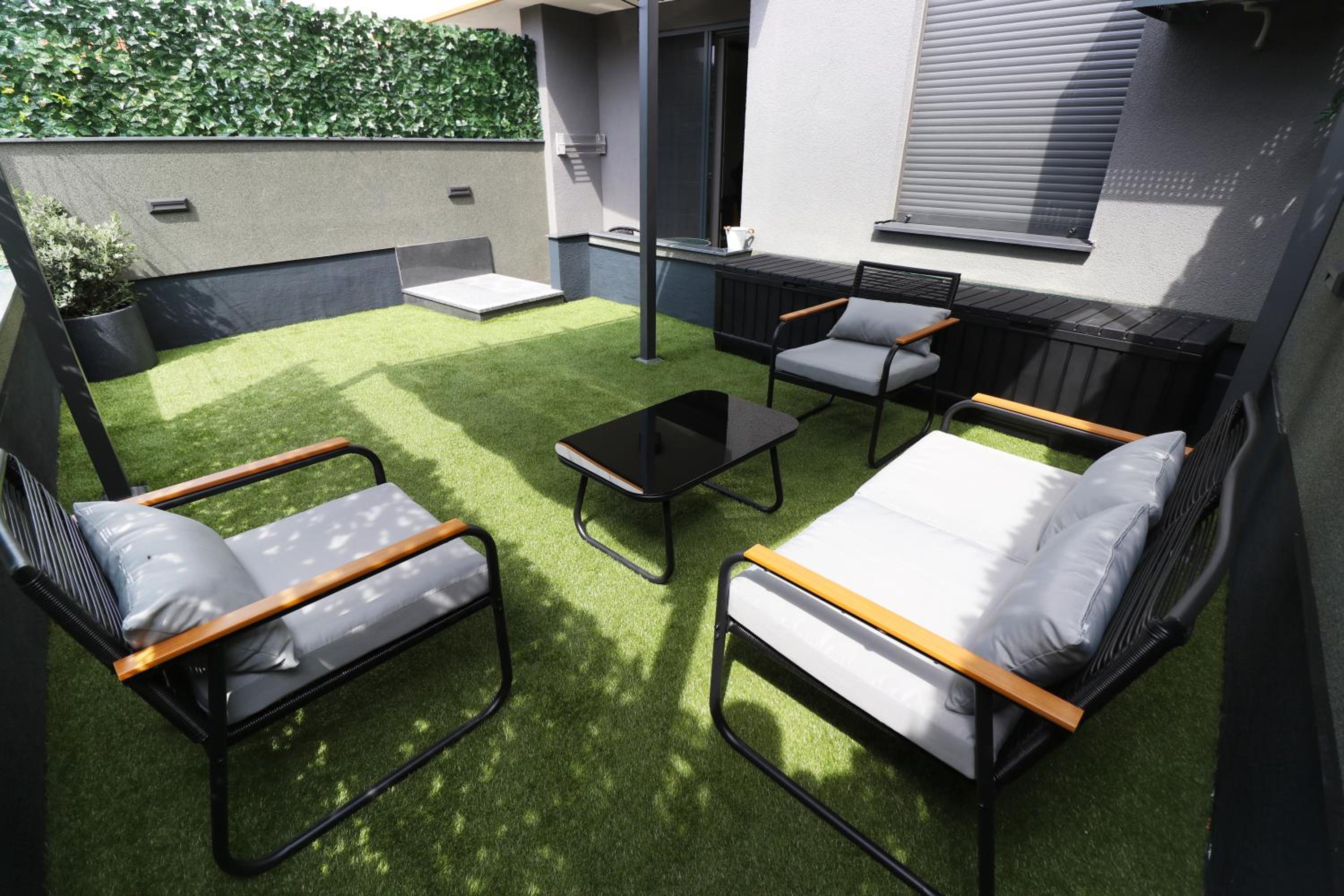 Lux Apartment Anya - private garden & garage space view 5