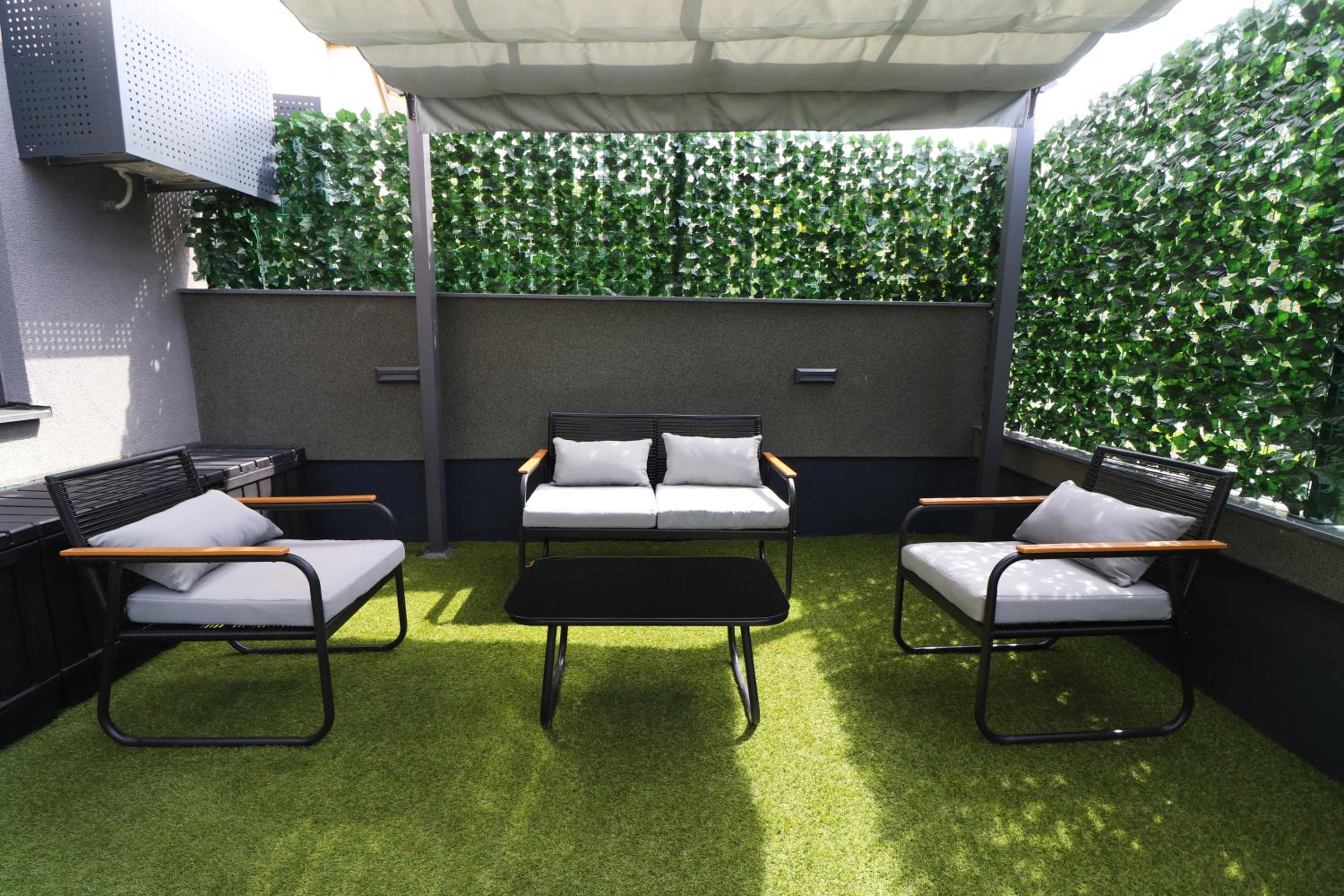 Lux Apartment Anya - private garden & garage space view 4