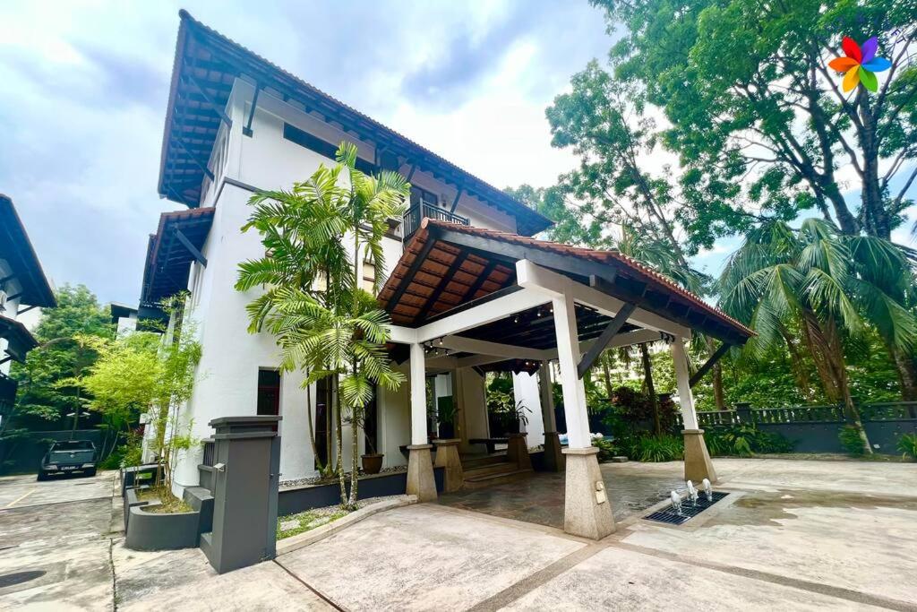 Damansara Villa with Pool - Electronic Dart, BBQ, Karaoke