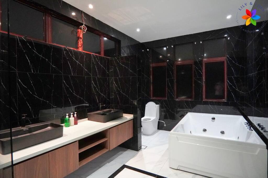 Damansara Villa with Pool - Electronic Dart, BBQ, Karaoke