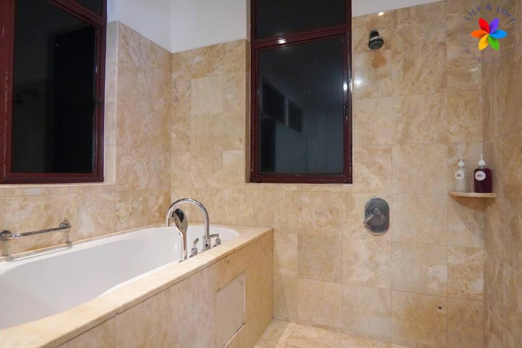 Damansara Villa with Pool - Electronic Dart, BBQ, Karaoke
