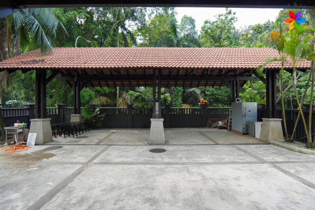 Damansara Villa with Pool - Electronic Dart, BBQ, Karaoke