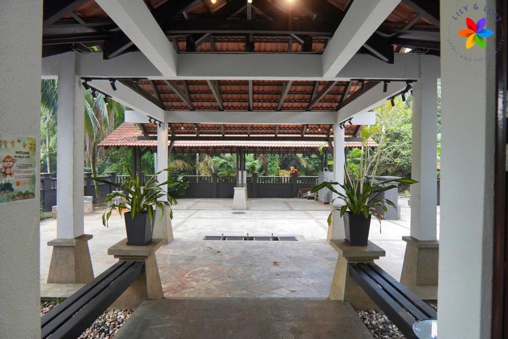 Damansara Villa with Pool - Electronic Dart, BBQ, Karaoke