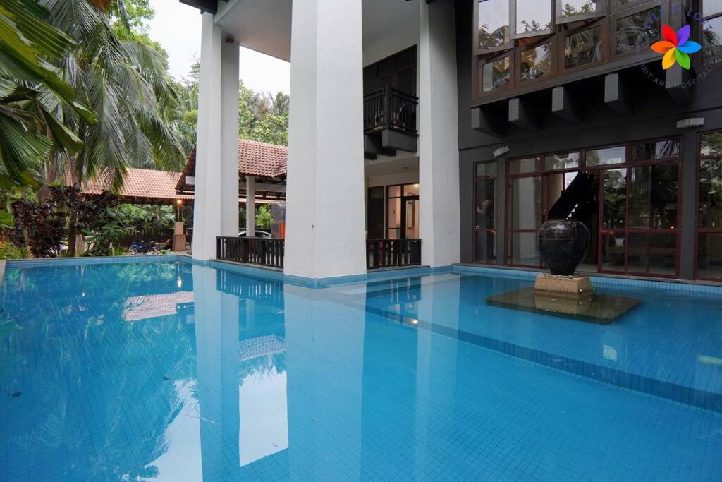 Damansara Villa with Pool - Electronic Dart, BBQ, Karaoke