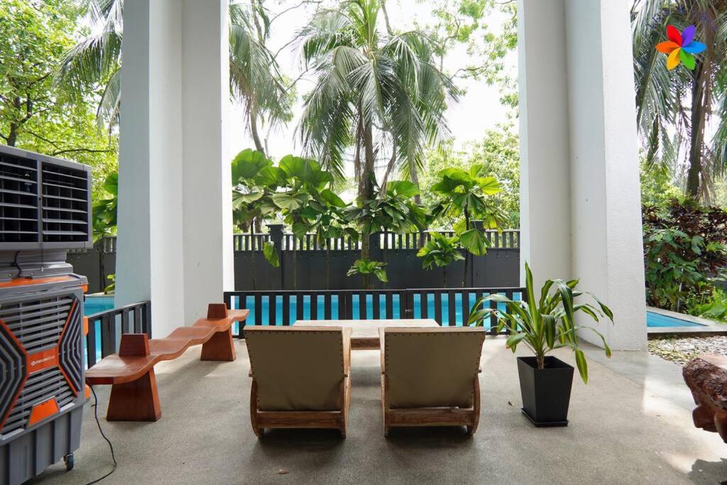 Damansara Villa with Pool - Electronic Dart, BBQ, Karaoke