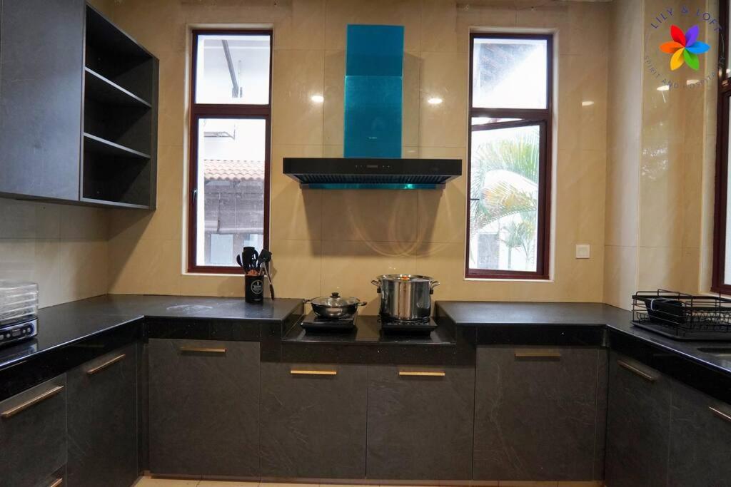 Damansara Villa with Pool - Electronic Dart, BBQ, Karaoke