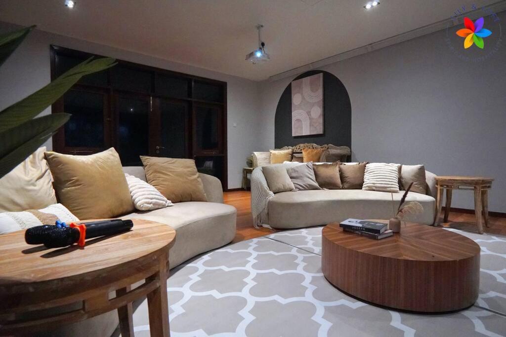 Damansara Villa with Pool - Electronic Dart, BBQ, Karaoke