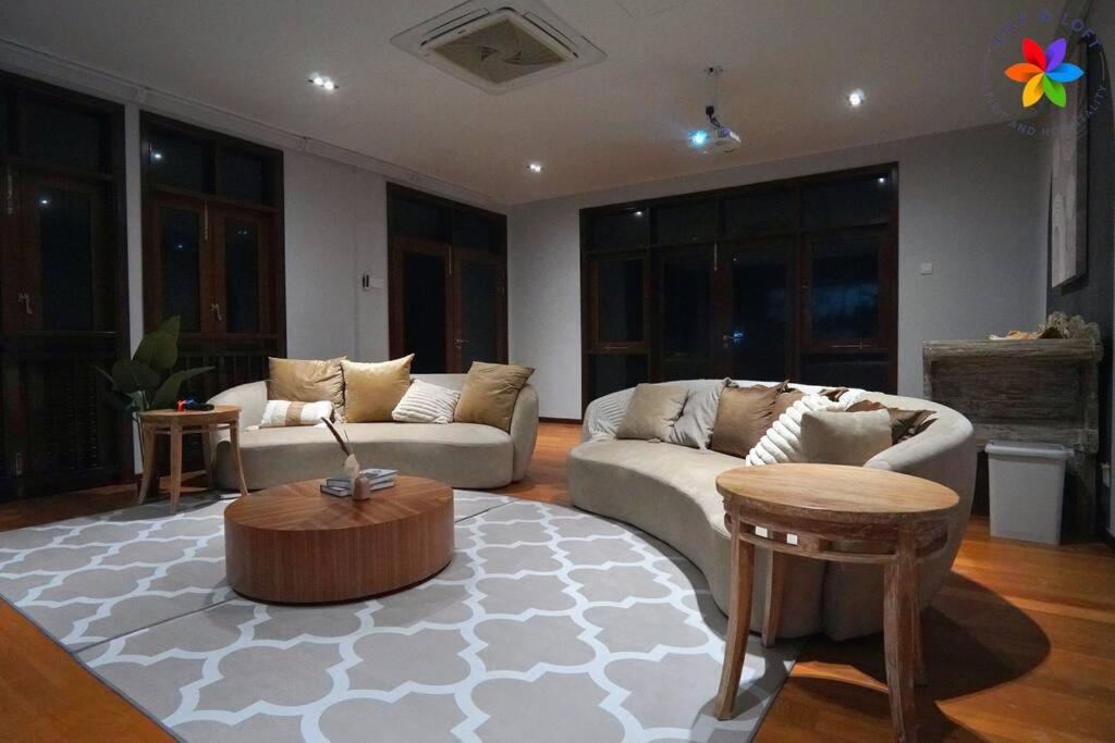 Damansara Villa with Pool - Electronic Dart, BBQ, Karaoke
