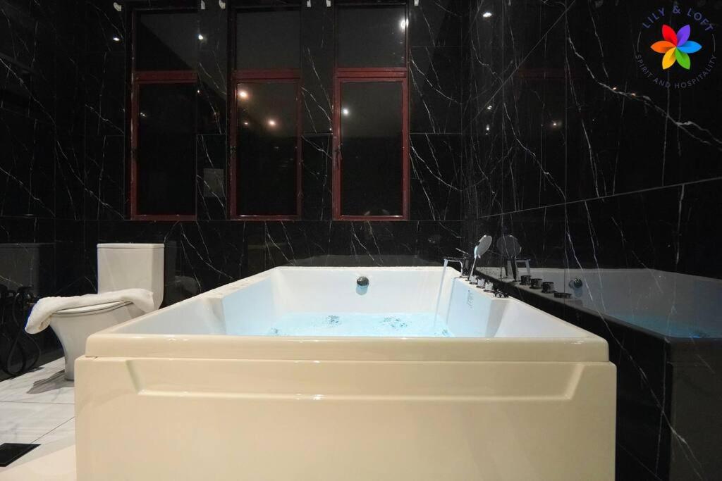 Damansara Villa with Pool - Electronic Dart, BBQ, Karaoke