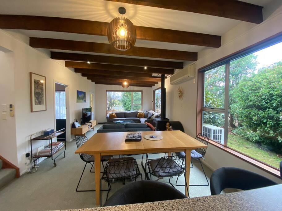 Entire house and garden - River Retreat view 5