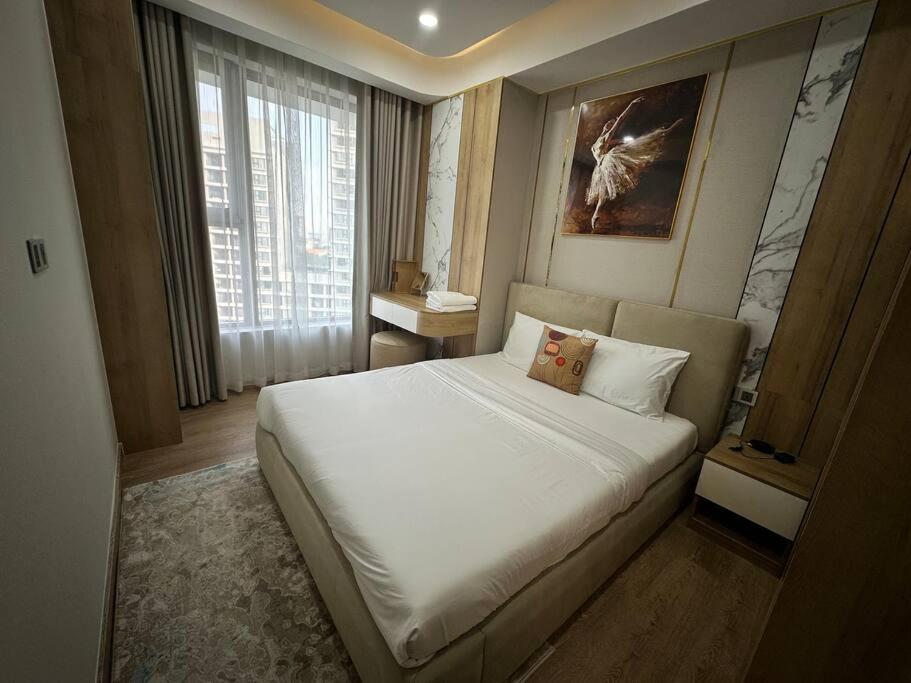 2 bedrooms Midtown M8 City view