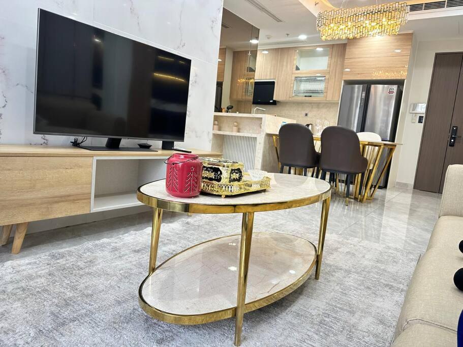 2 bedrooms Midtown M8 City view