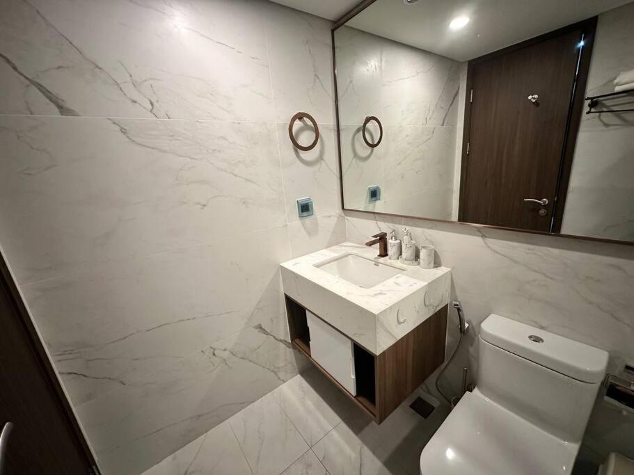 2 bedrooms Midtown M8 City view