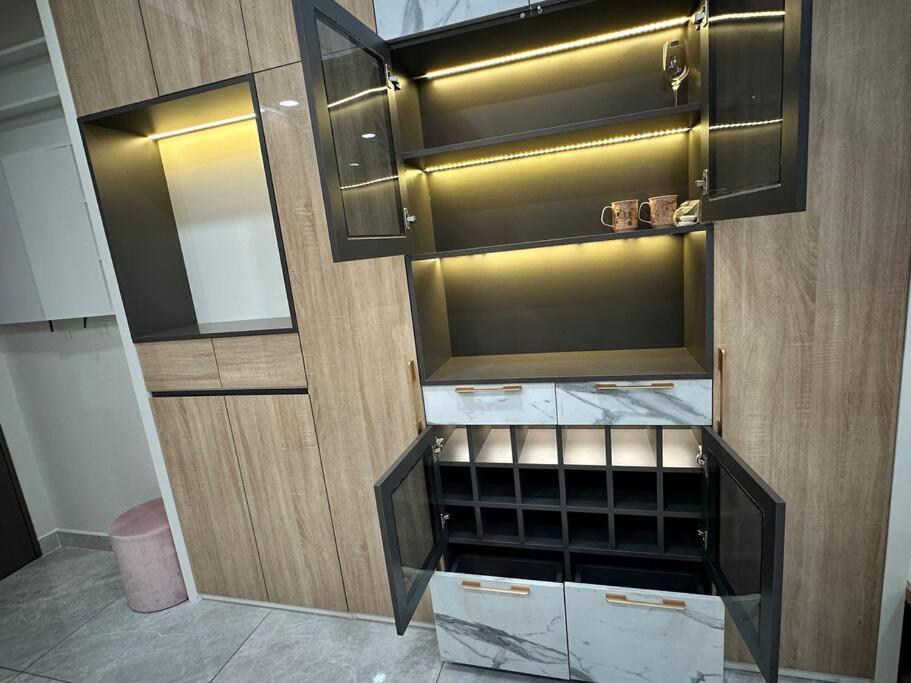 2 bedrooms Midtown M8 City view
