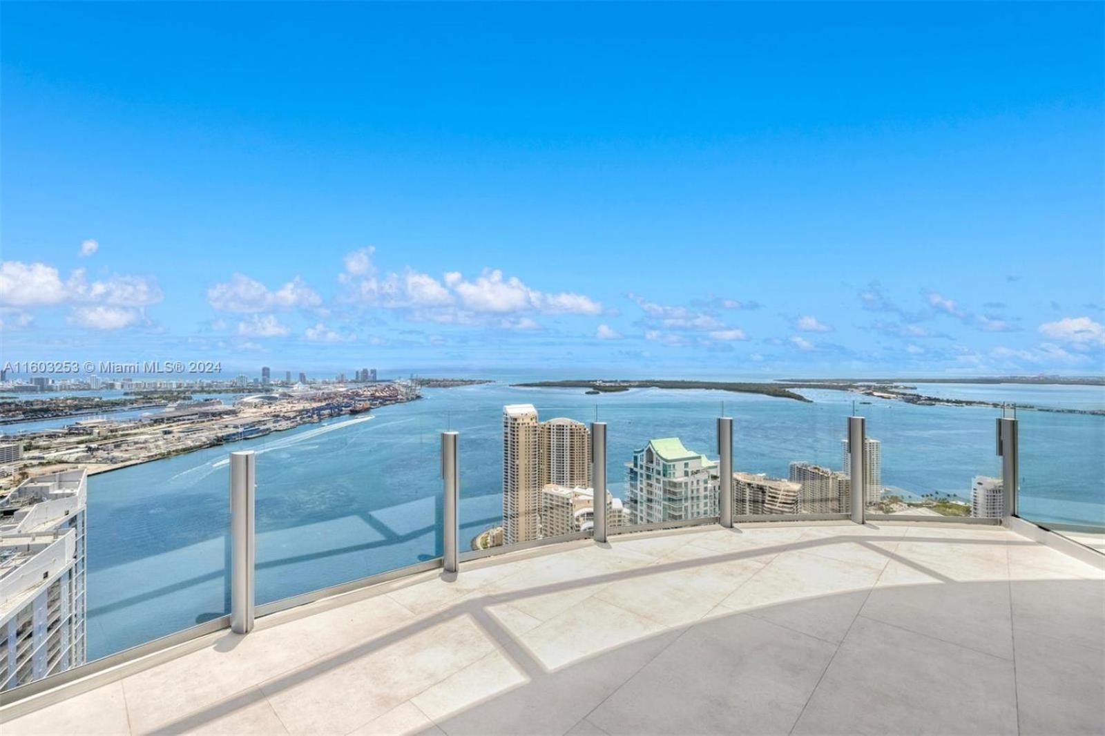 ASTON MARTIN TOWER Miami