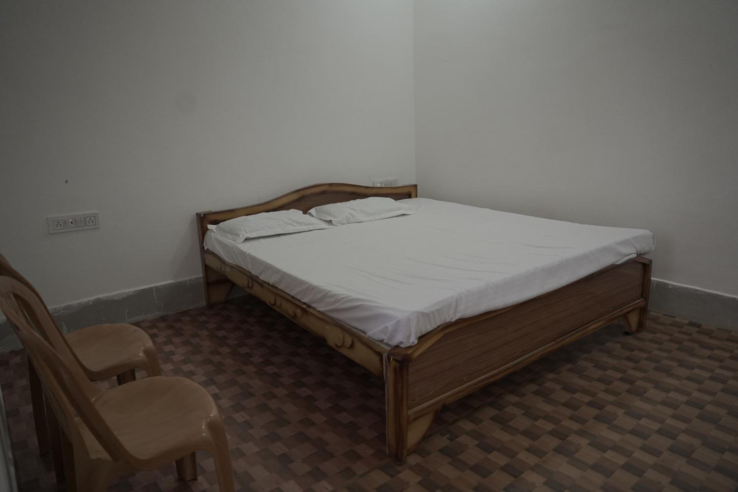Madhu Guesthouse