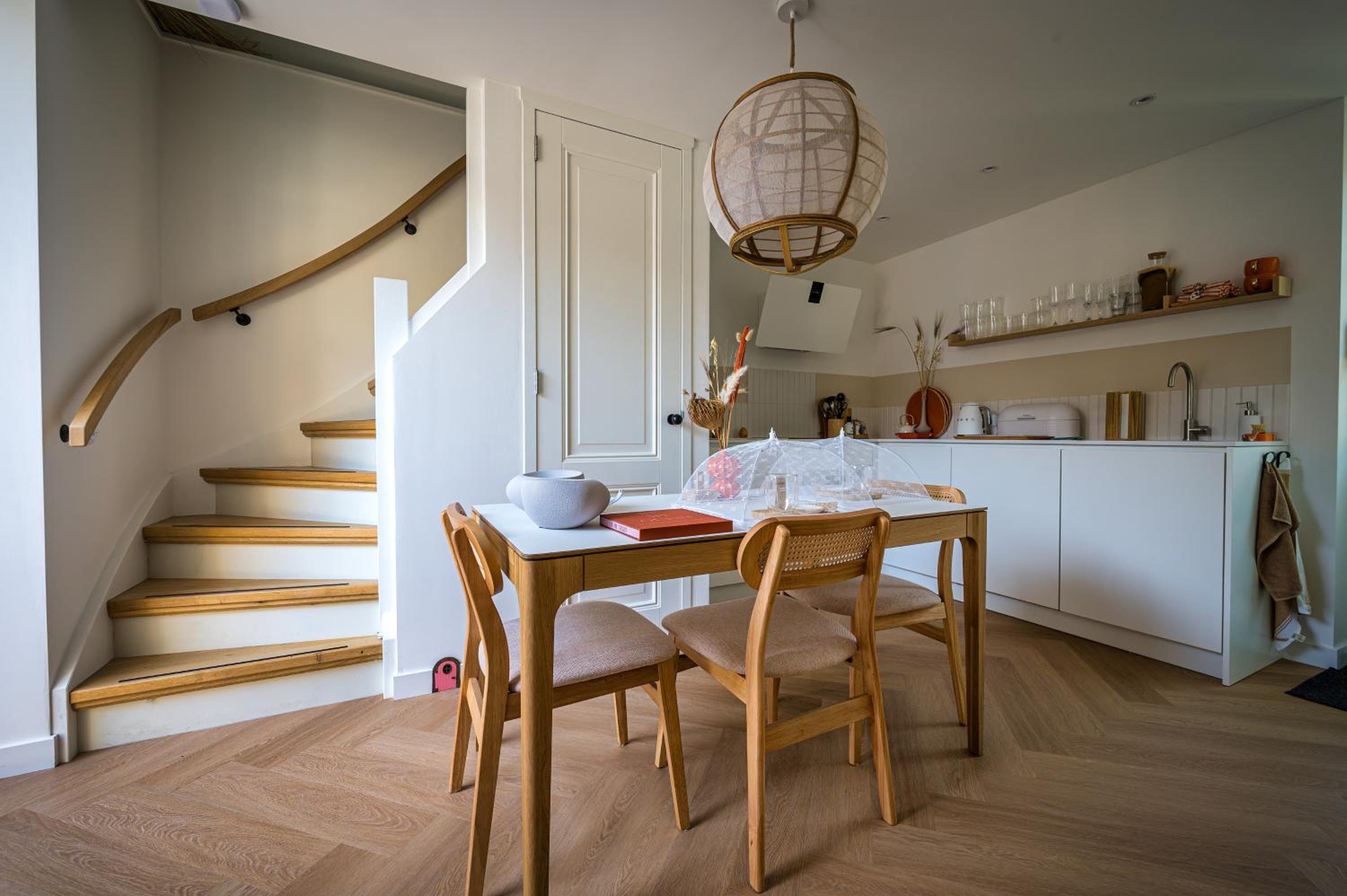 5 O Clock Somewhere en Bergen — kitchen