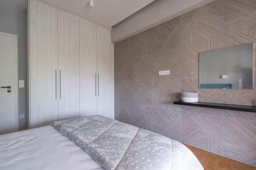 Voula's 2BR Escape Elegant and Stylish Living