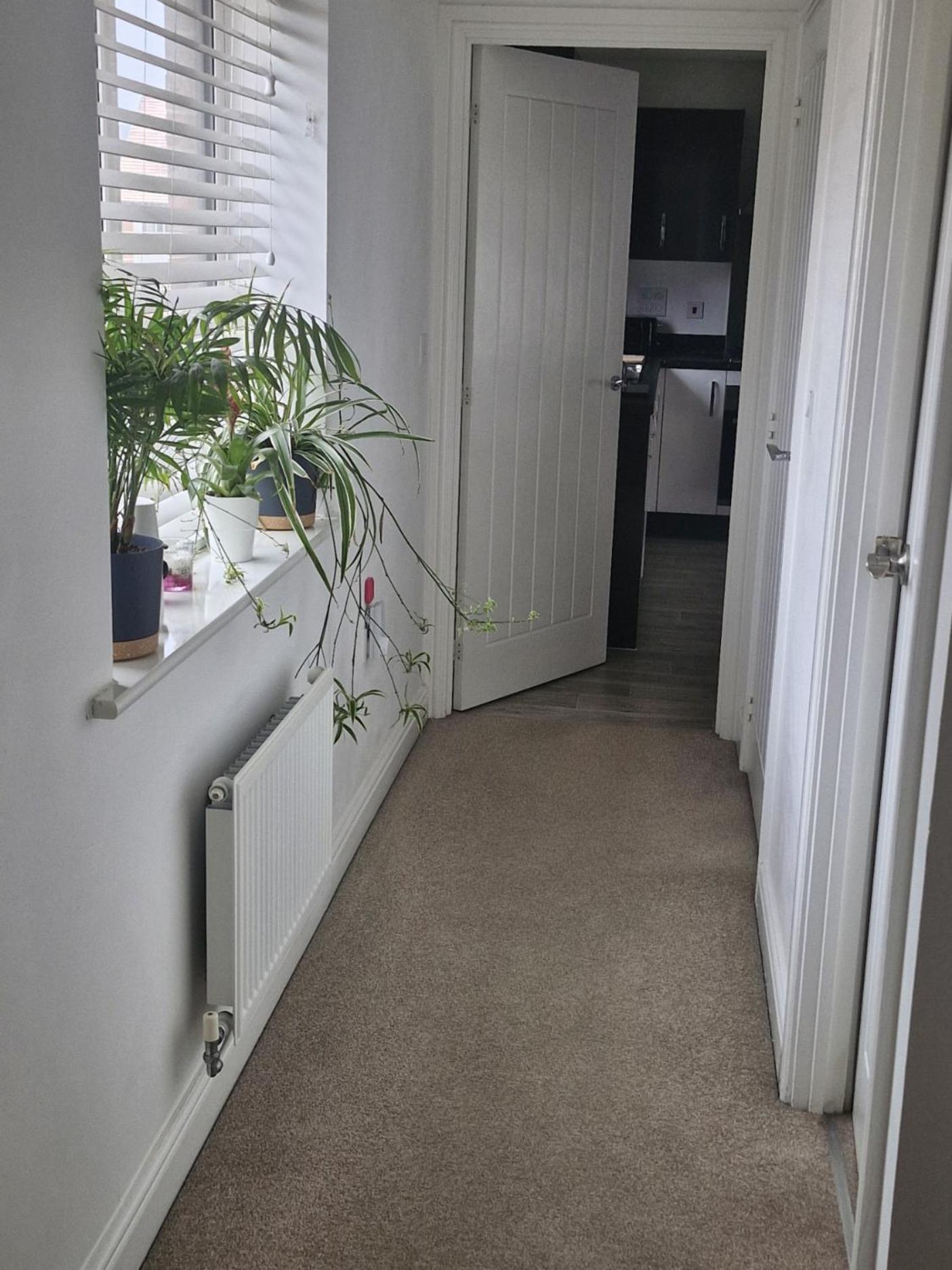 The Lancers, Cheriton, Kent - Modern Double Room with En-Suite, Parking & Fast WiFi - Close to Channel Tunnel view 5