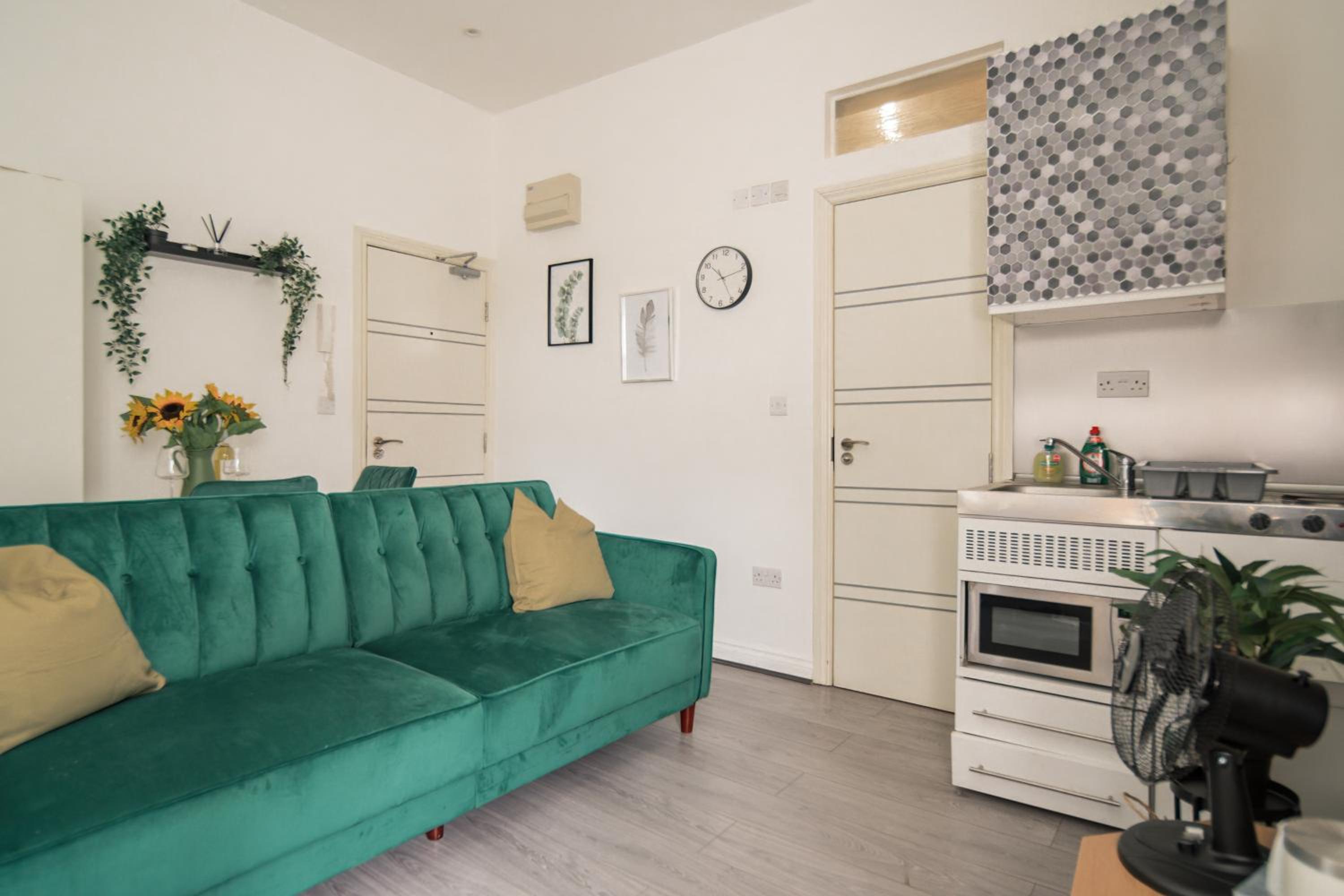Studio Apartments By LiveStay Short Lets & Serviced Accommodation London with Free WiFi view 5