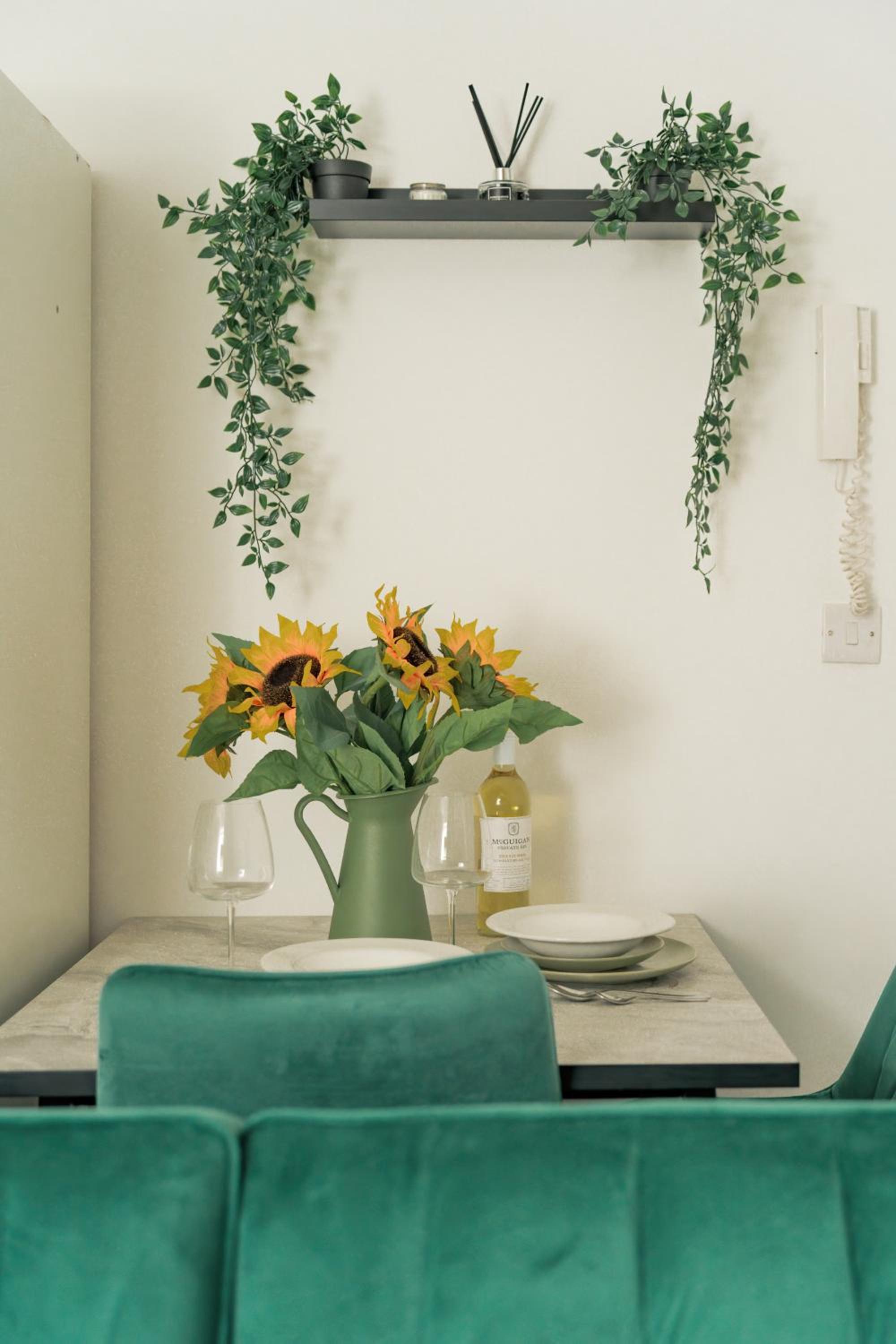 Studio Apartments By LiveStay Short Lets & Serviced Accommodation London with Free WiFi view 2