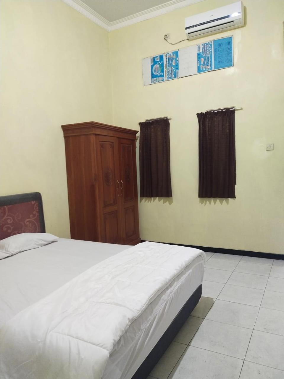 RedDoorz at Ratu Homestay Syariah Near Lippo Mall Banyuwangi