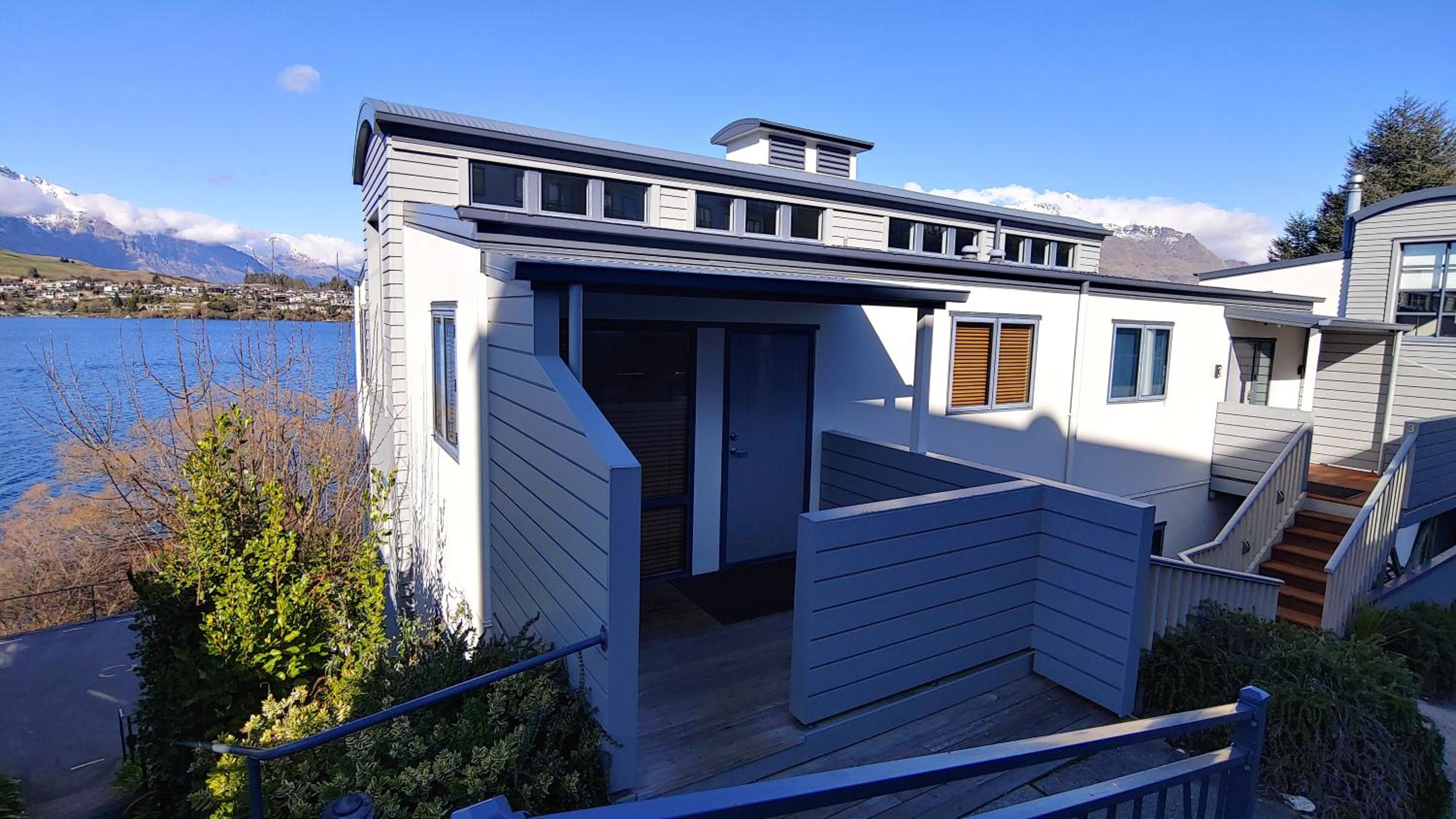 Fantastic Views! The Point Apartment