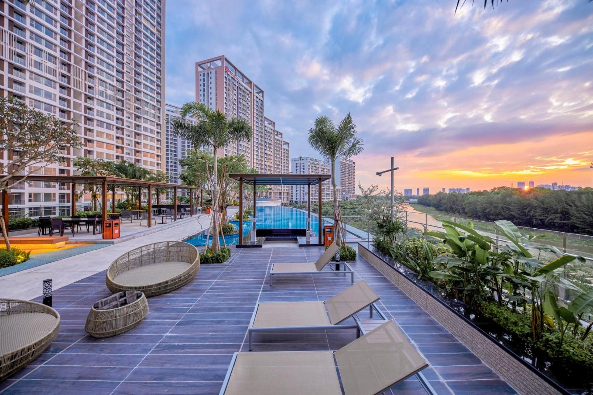2 bedrooms Midtown M8 City view