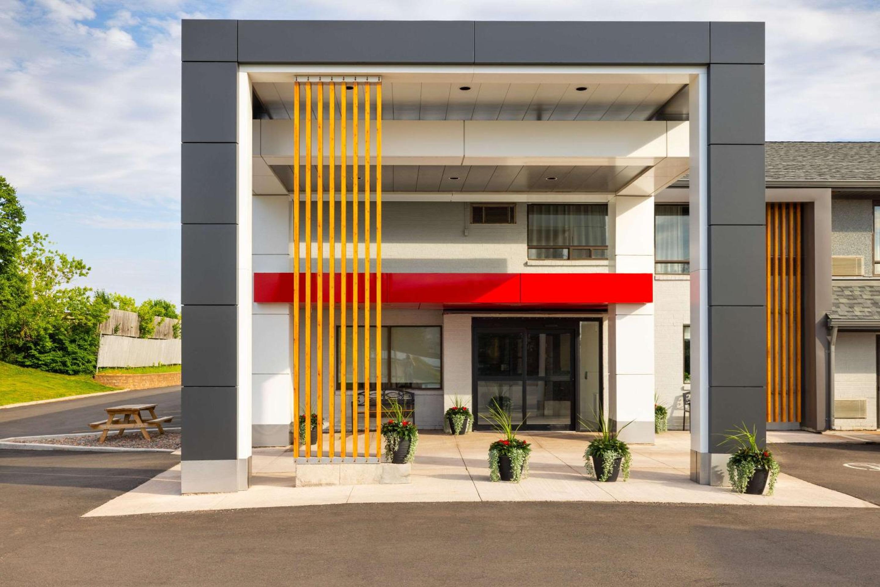 Comfort Inn - Image 3