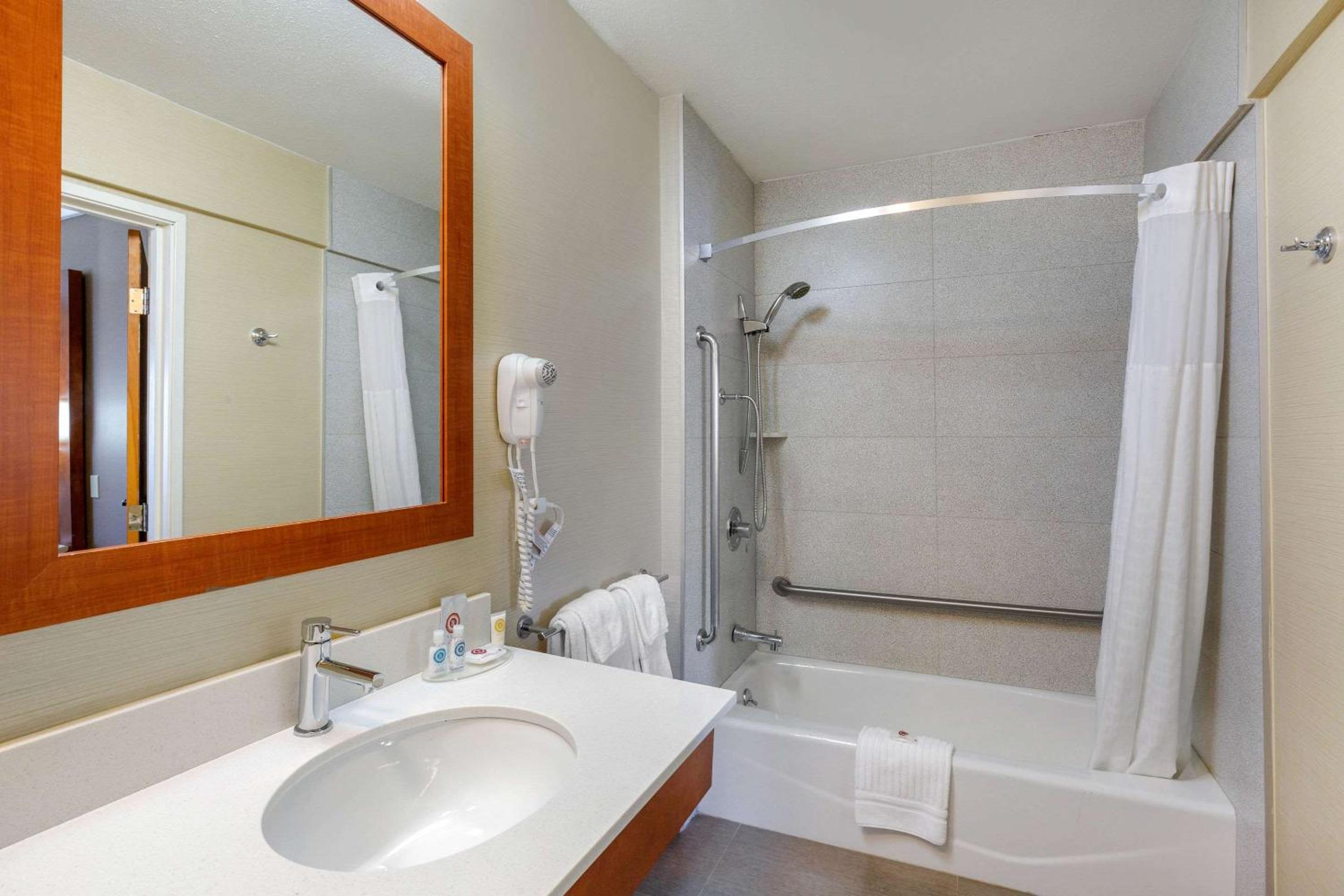 Rutland Vacations - Comfort Inn Rutland - Killington - Property Image 3