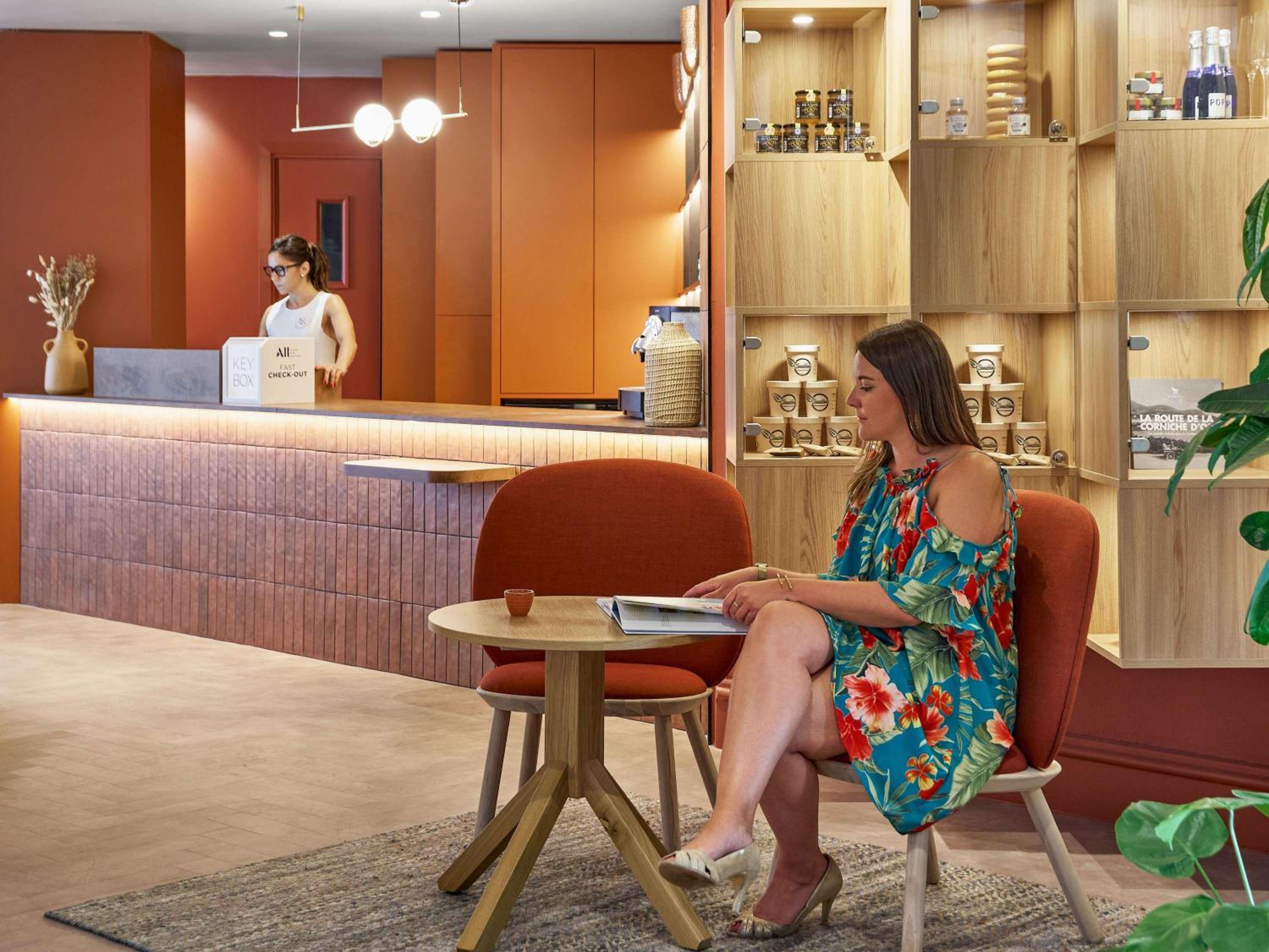 Hotel Mercure Saint Raphael Centre Plage - Image 1