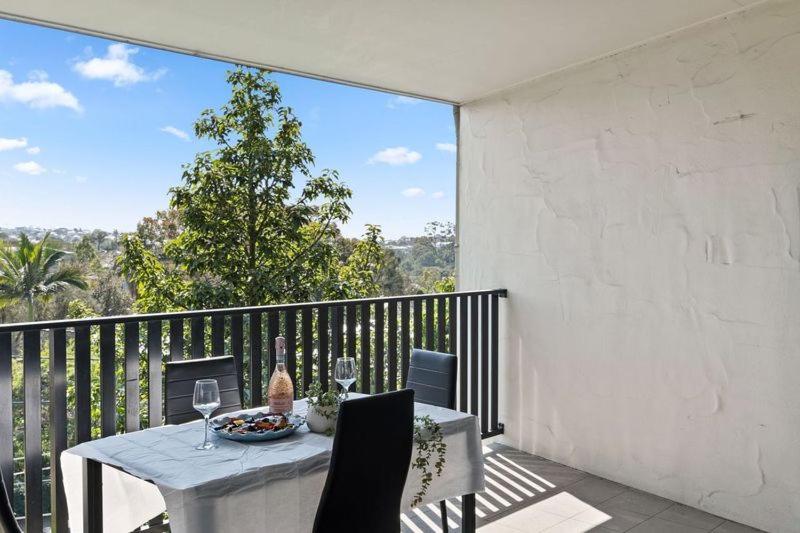 Spacious 2B2B Apt Close to CBD - Free Parking