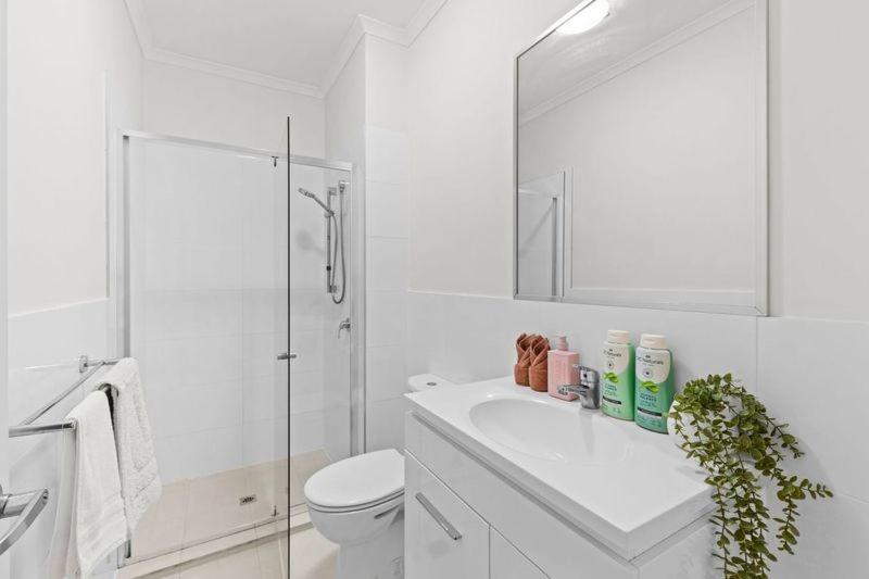 Spacious 2B2B Apt Close to CBD - Free Parking