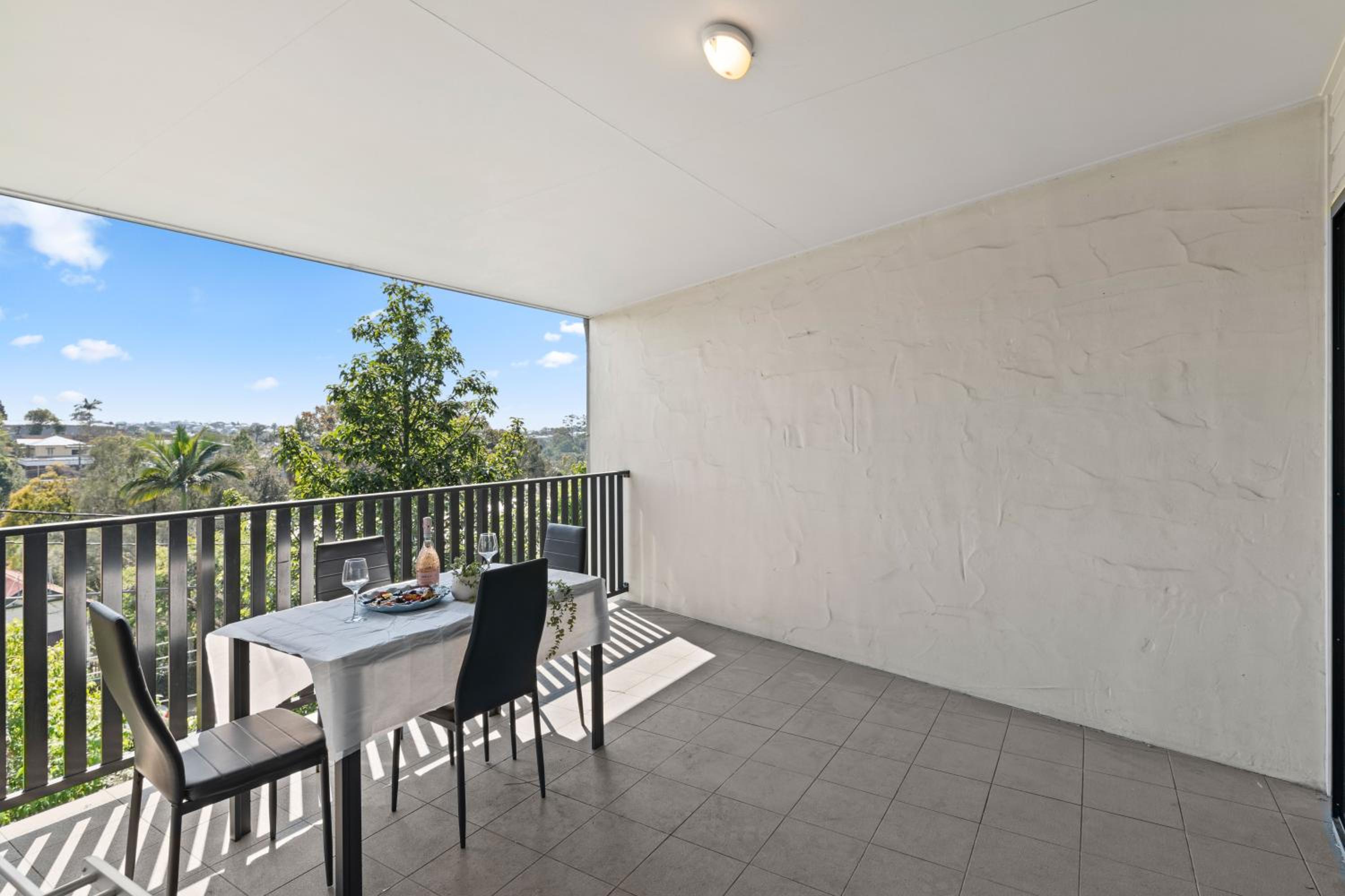 Spacious 2B2B Apt Close to CBD - Free Parking