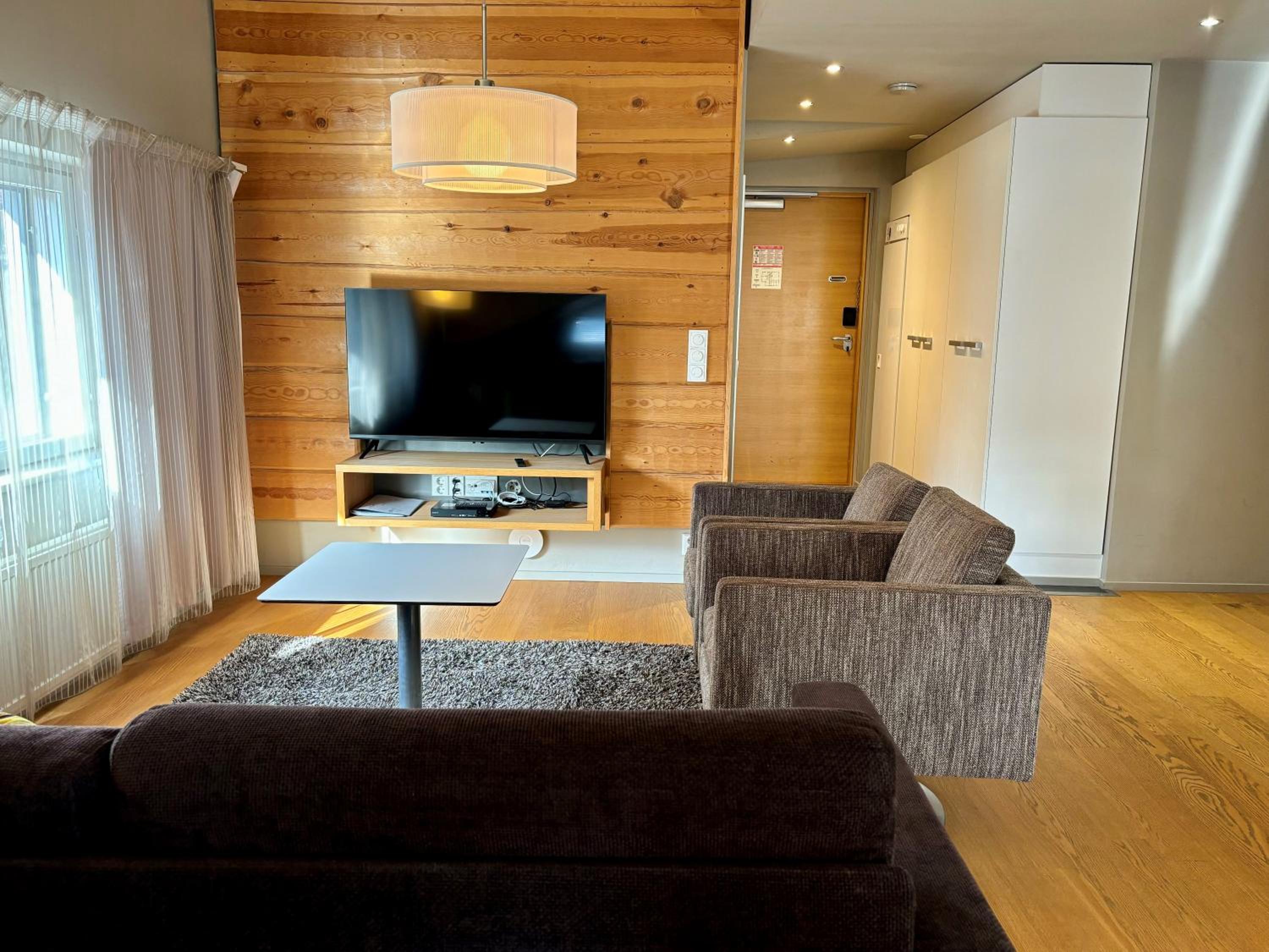 Levi Suites Unna Mànnu