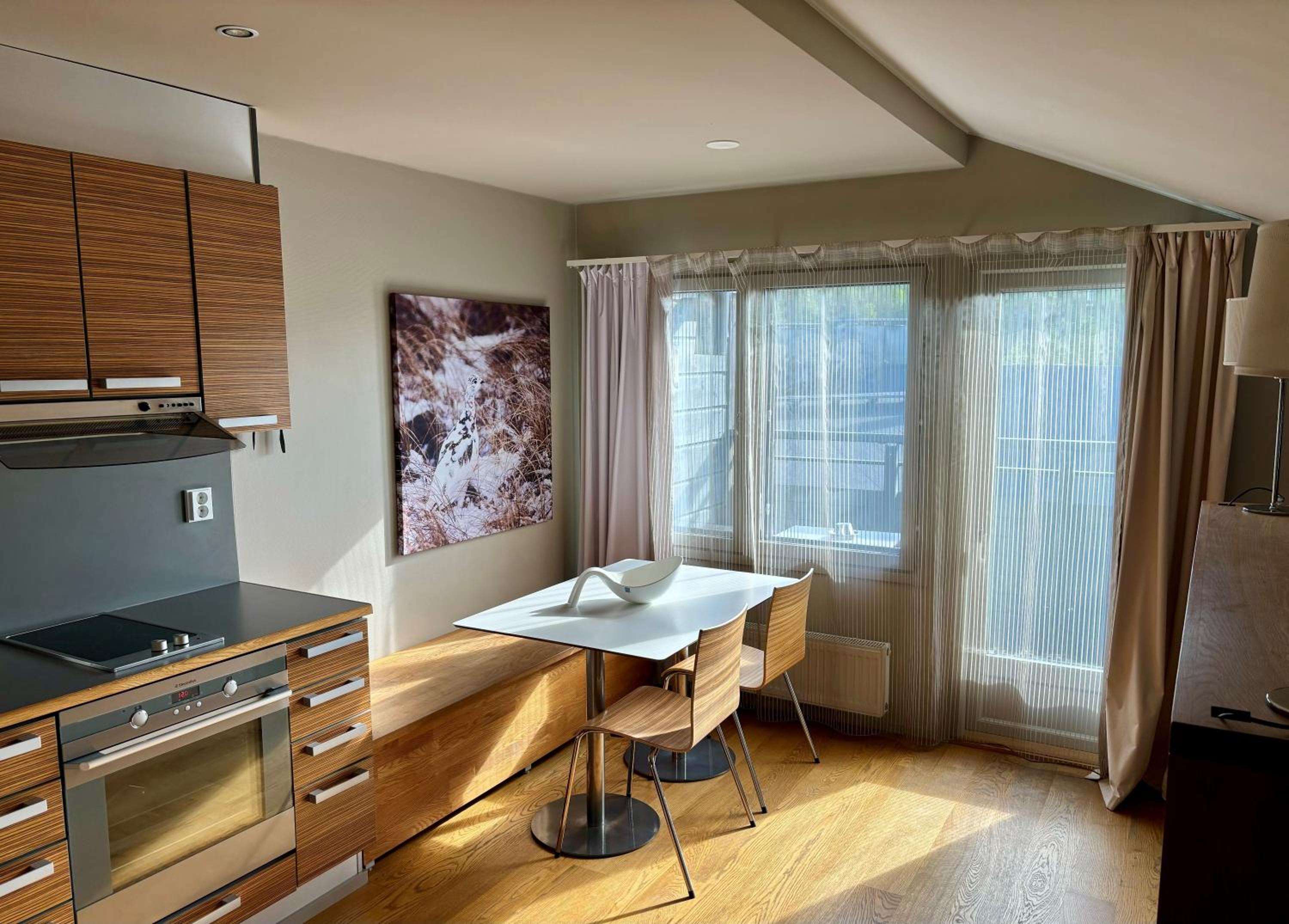 Levi Suites Unna Mànnu