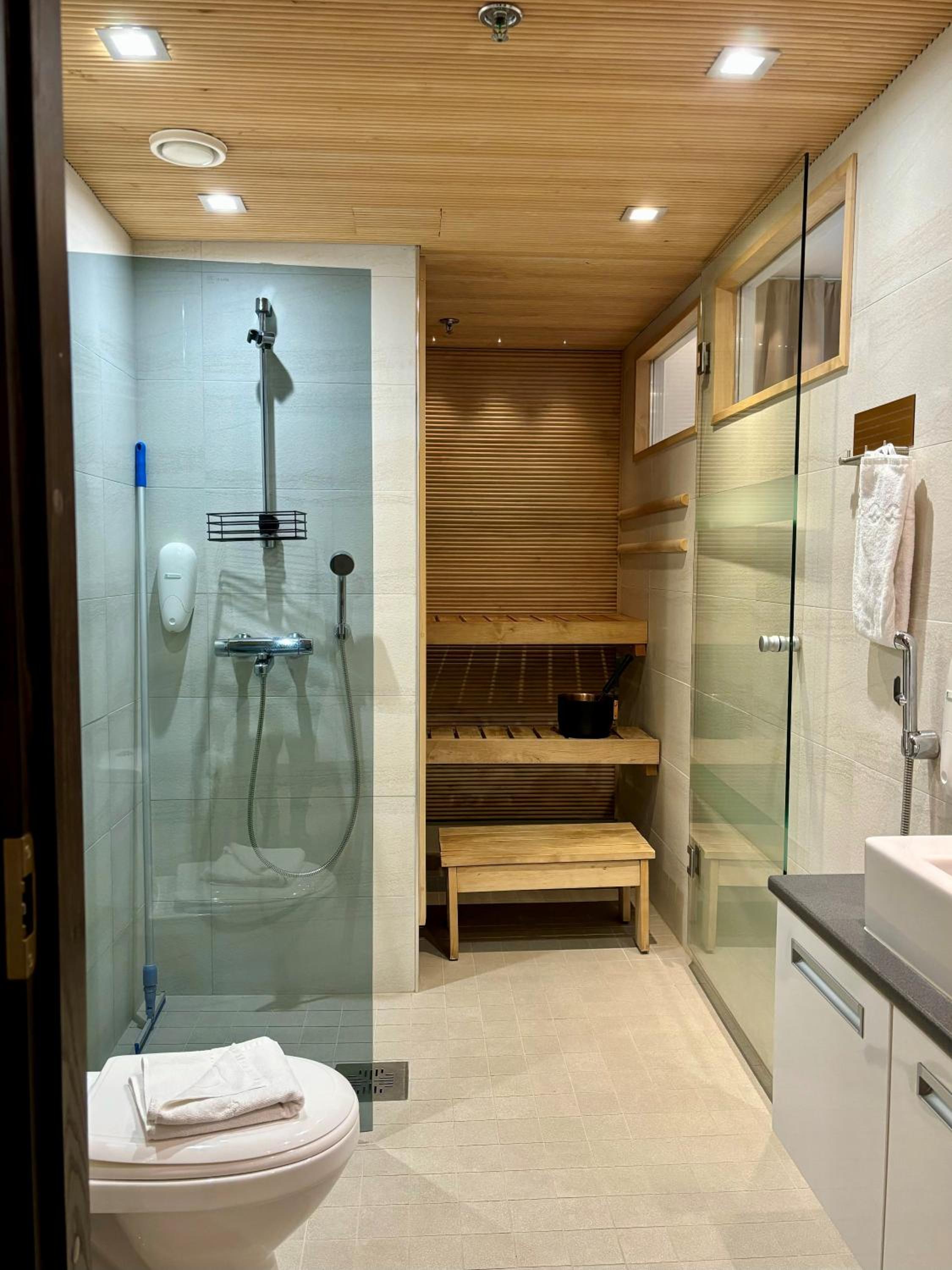 Levi Suites Levi Gold