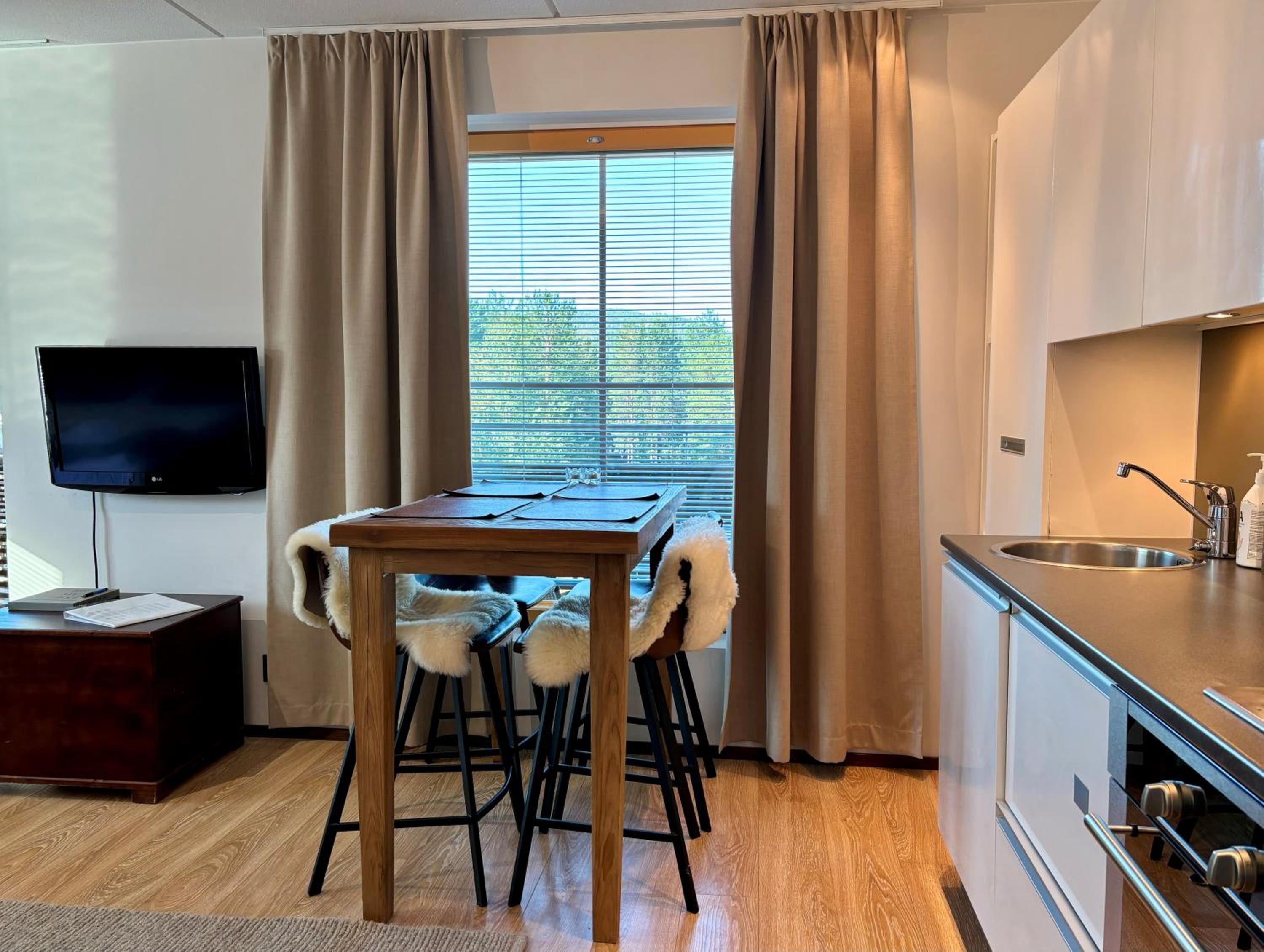 Levi Suites Levi Gold