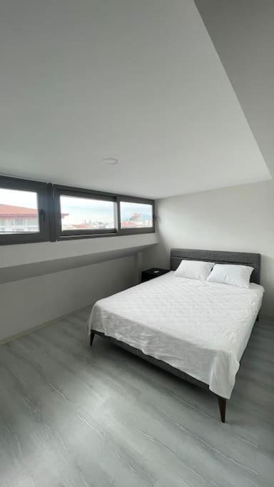 LYRA HOMES Geniş, Ferah, Denize Yakın